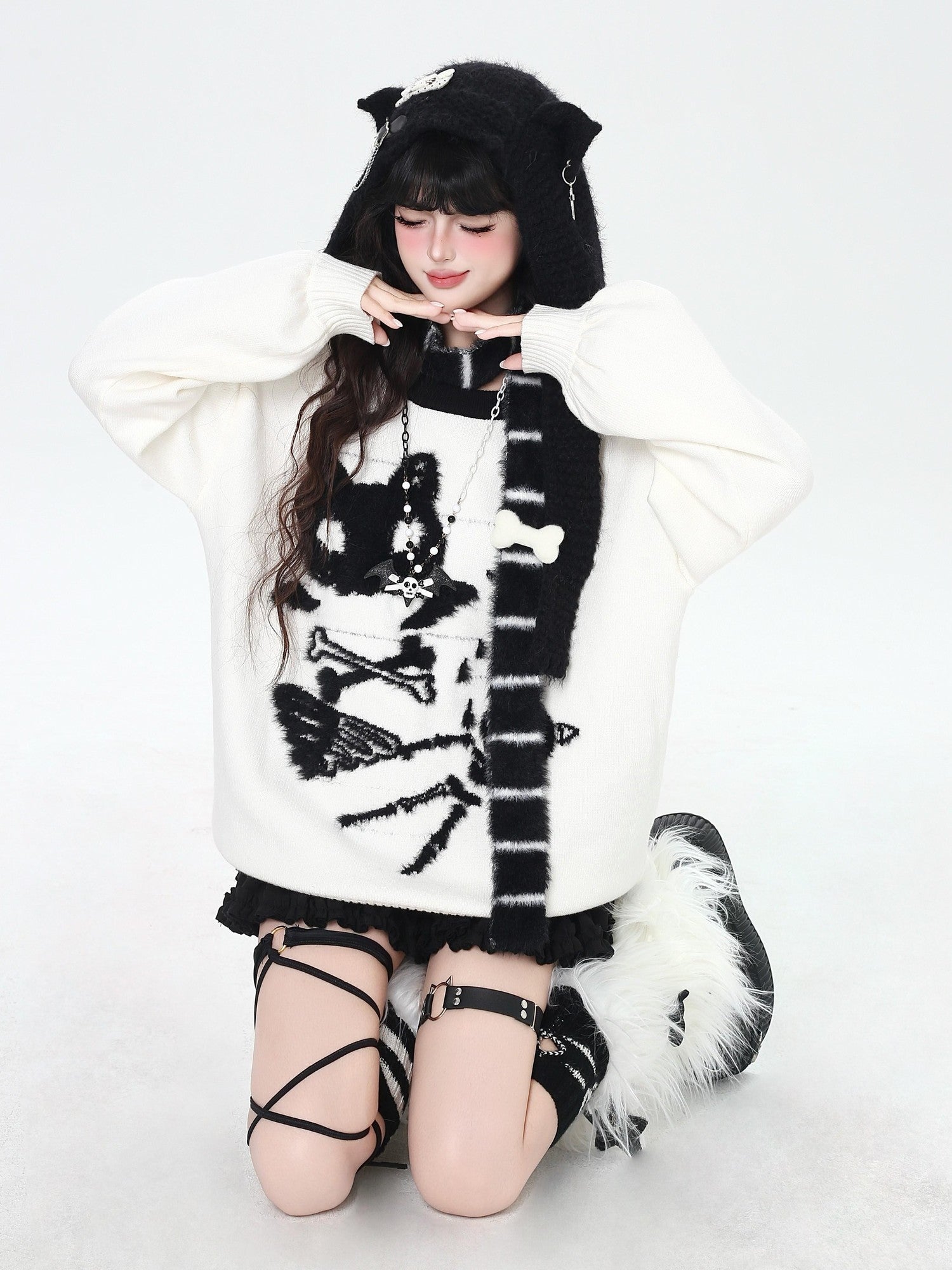 CRAZYGIRL Black And White Kitten Print Loose Crewneck Pullover Women's Sweaters