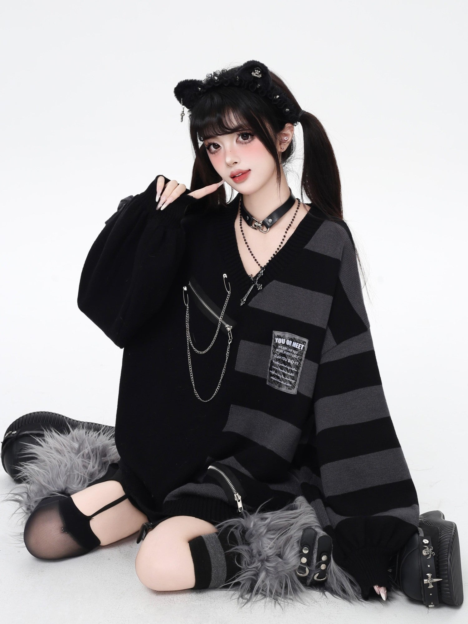 CRAZYGIRL Colorblock Striped V-neck Lantern Sleeve Pullover Regular Fit Women's Sweaters