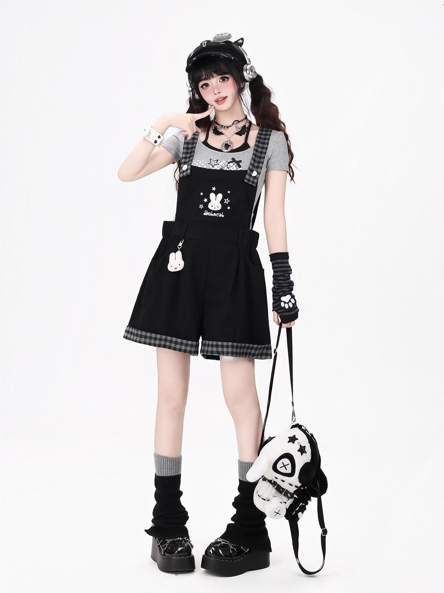 CRAZYGIRL Rabbit Embroidery Black White Check Loose Suspender Women's Short Trousers