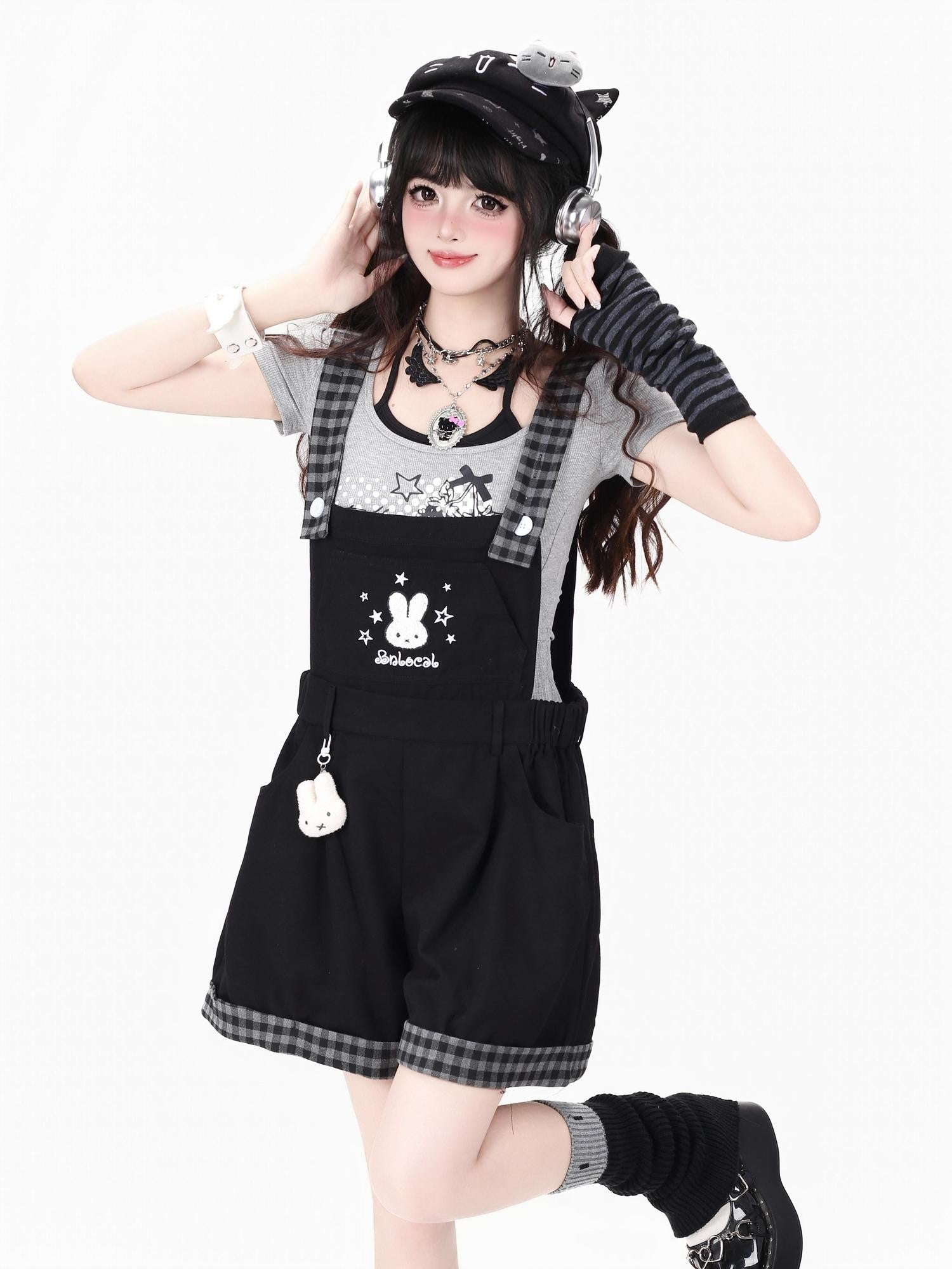 CRAZYGIRL Rabbit Embroidery Black White Check Loose Suspender Women's Short Trousers