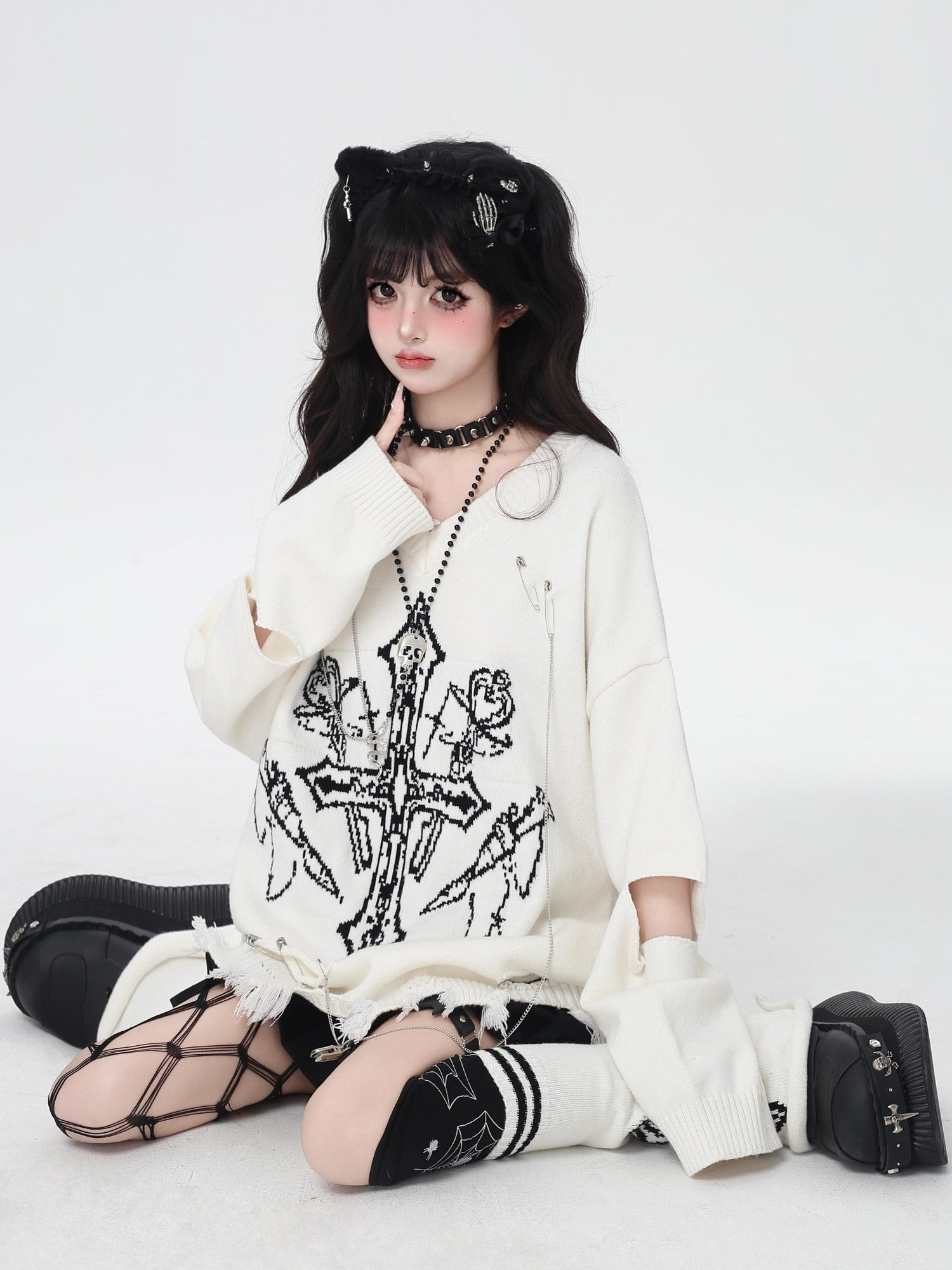 CRAZYGIRL Wine Black White Gothic V-neck Loose Design Women's Other Material Sweaters