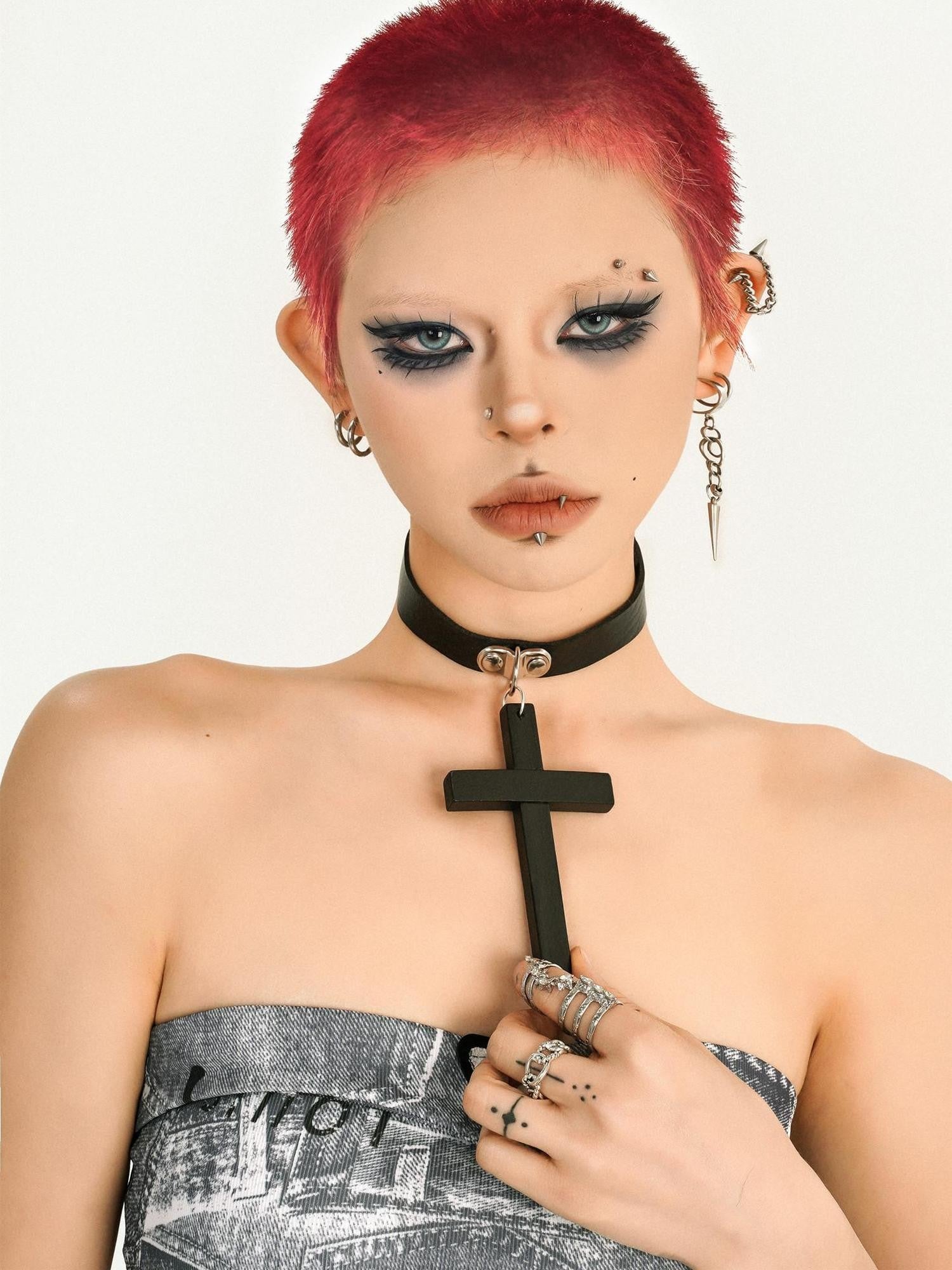 Nico Molly Black American Vintage Street Cross Chain Classic Women's Necklaces