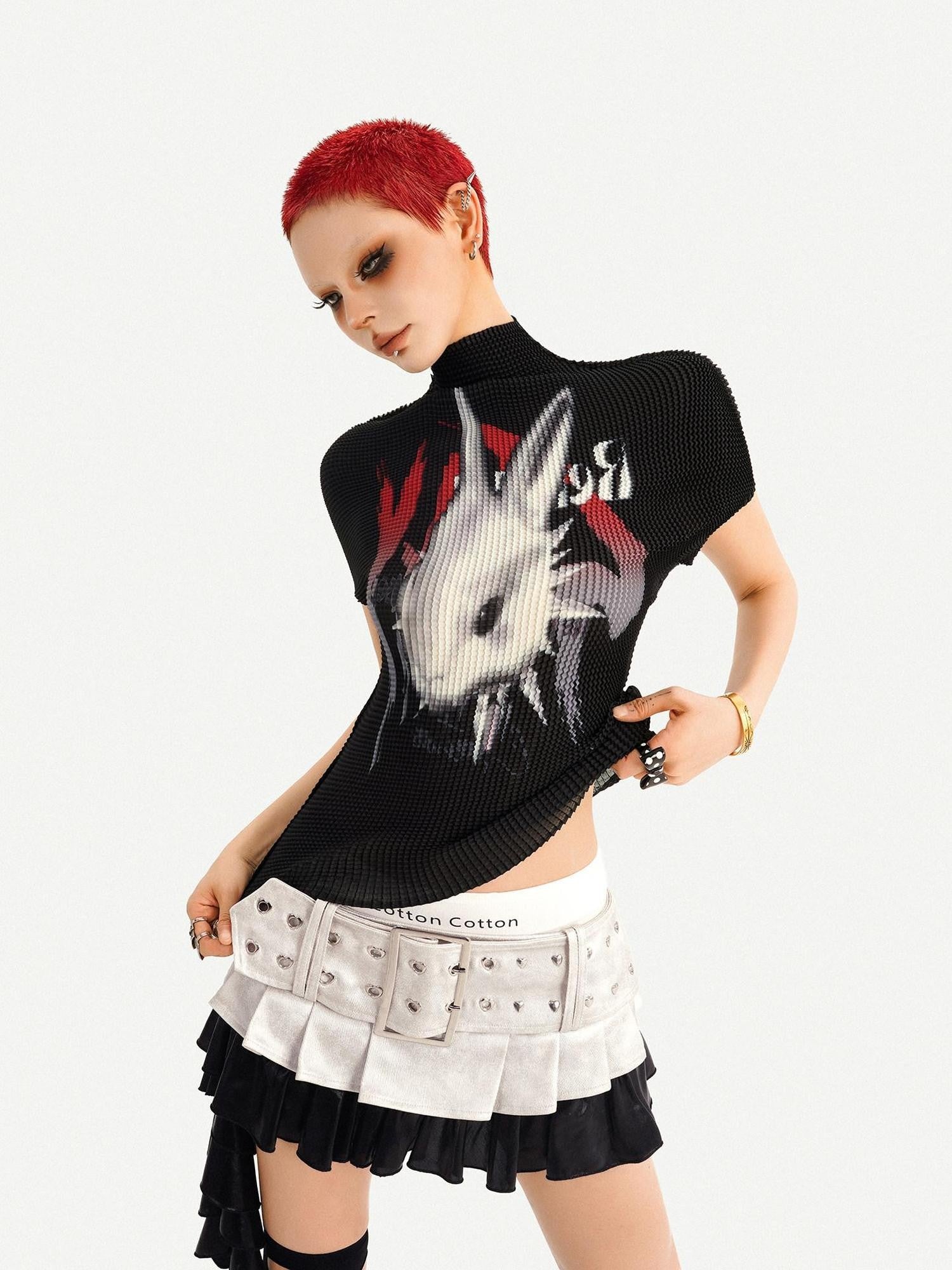 Nico Molly Black Pleated Cartoon Print Mock Neck Slim Women's Short Sleeve T-shirts