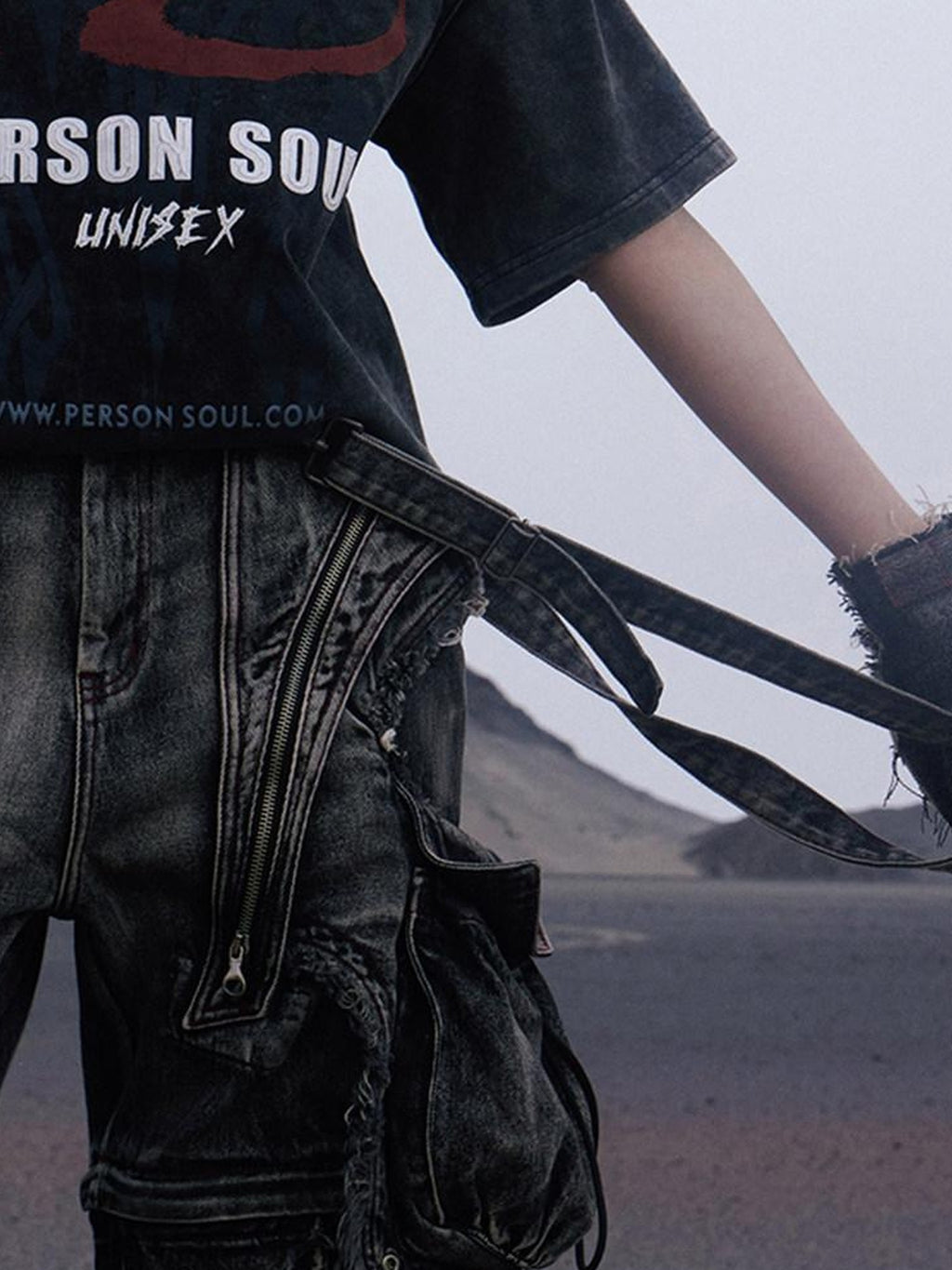 PERSONSOUL Black Reconstructed Detachable Strap Cargo Ripped Women's Denim Wide-leg Jeans