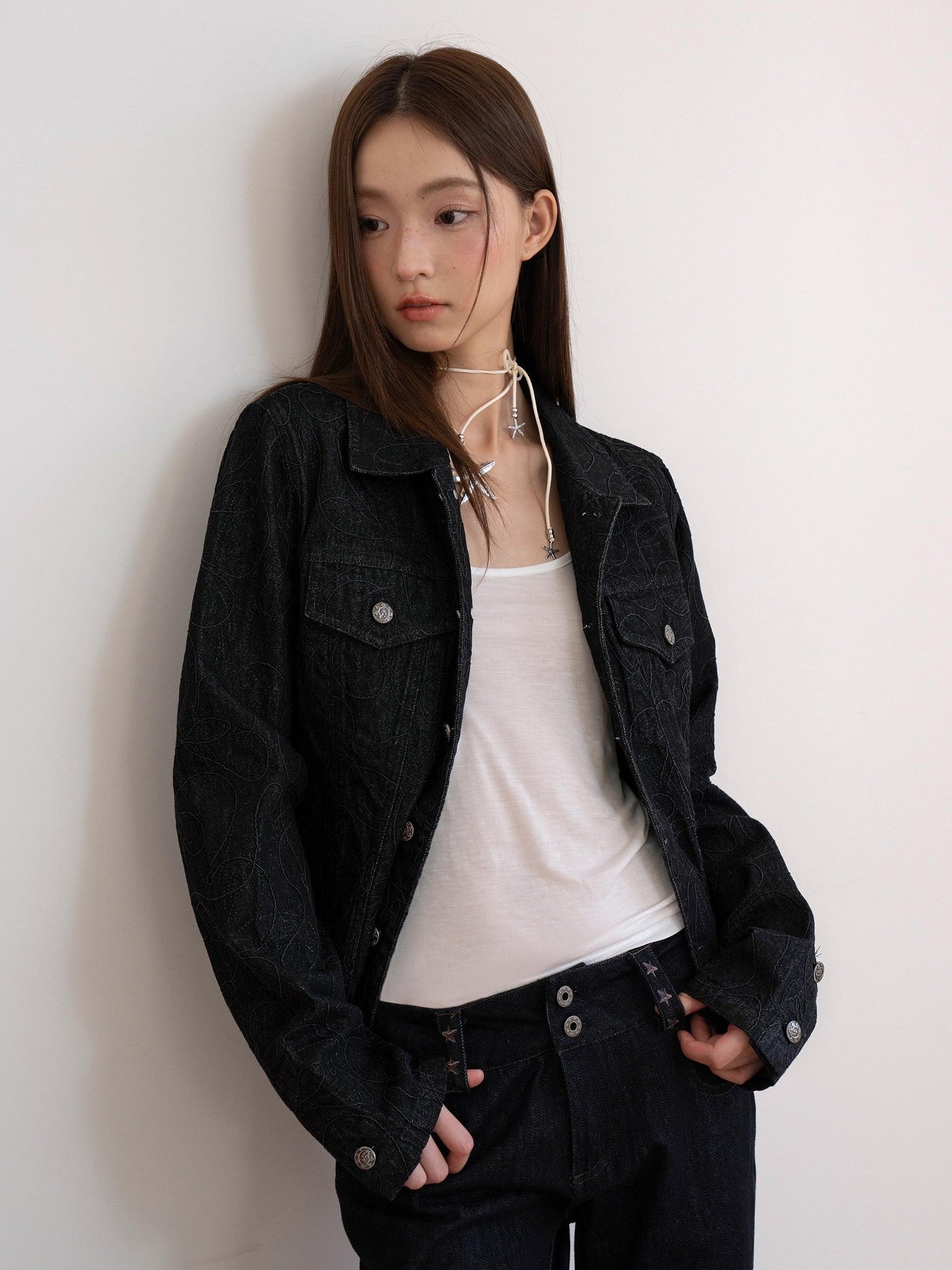 THELIGHT OFFICIAL Black Curved Texture Geometric Cropped Boxy Fit Women's Cotton Denim Jackets