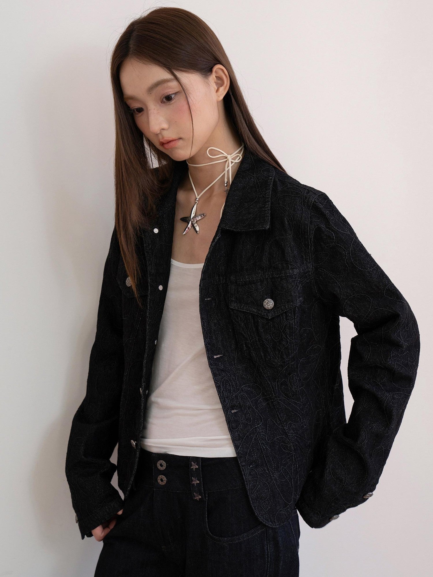 THELIGHT OFFICIAL Black Curved Texture Geometric Cropped Boxy Fit Women's Cotton Denim Jackets