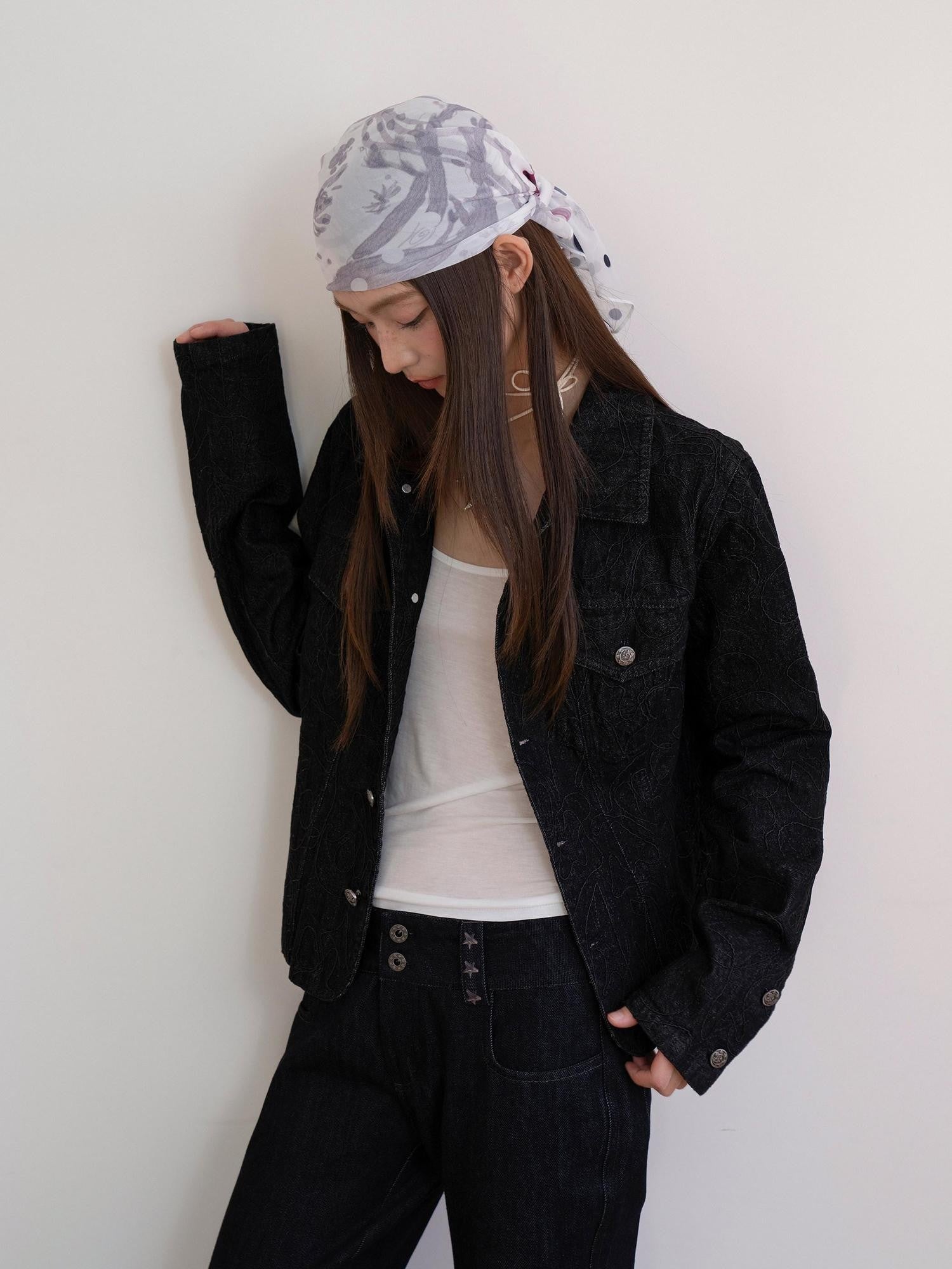 THELIGHT OFFICIAL Black Curved Texture Geometric Cropped Boxy Fit Women's Cotton Denim Jackets