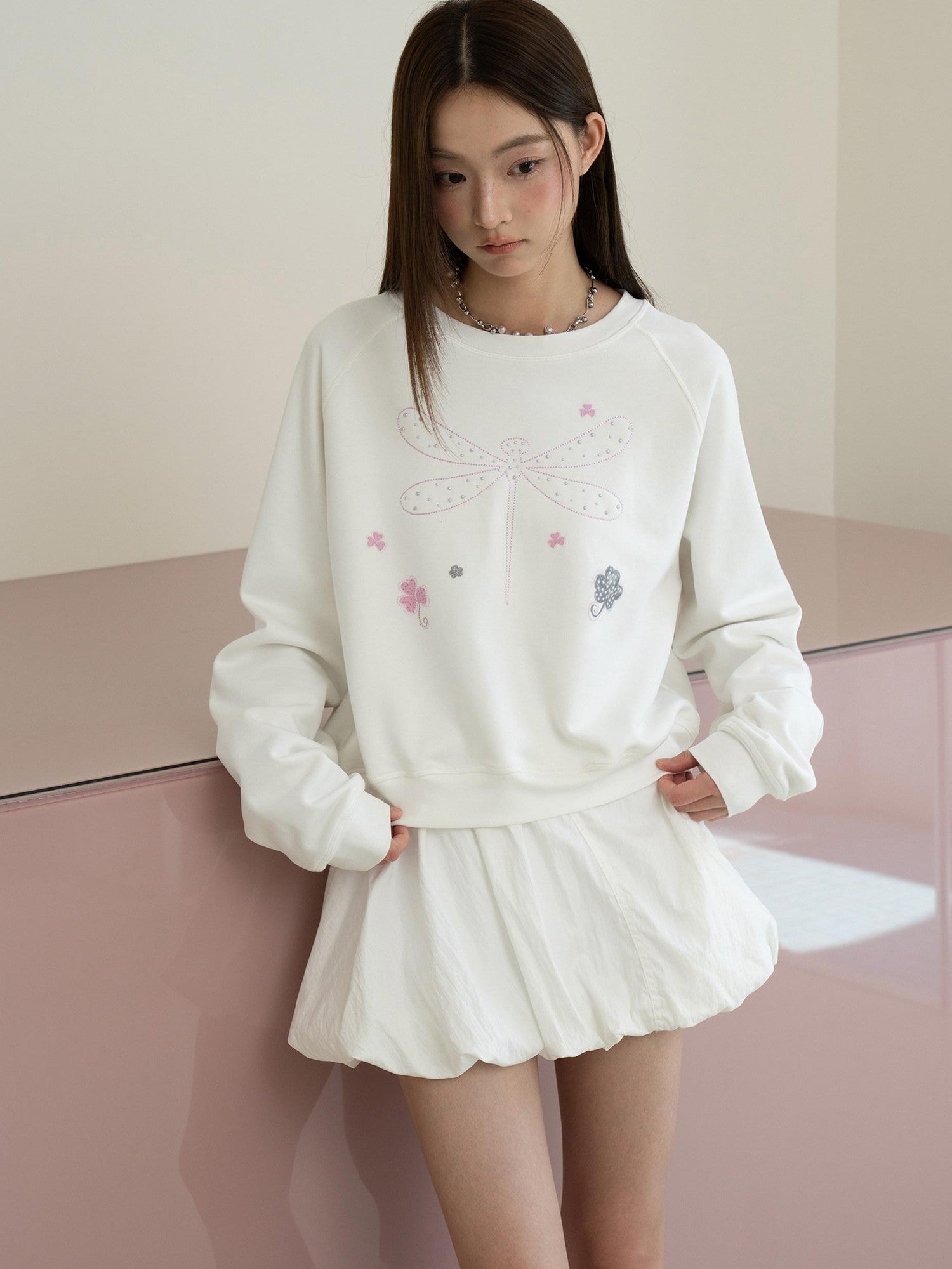 THELIGHT OFFICIAL Cropped Topstitch Print Rhinestone Dragonfly Raglan Women's Cotton Sweatshirts