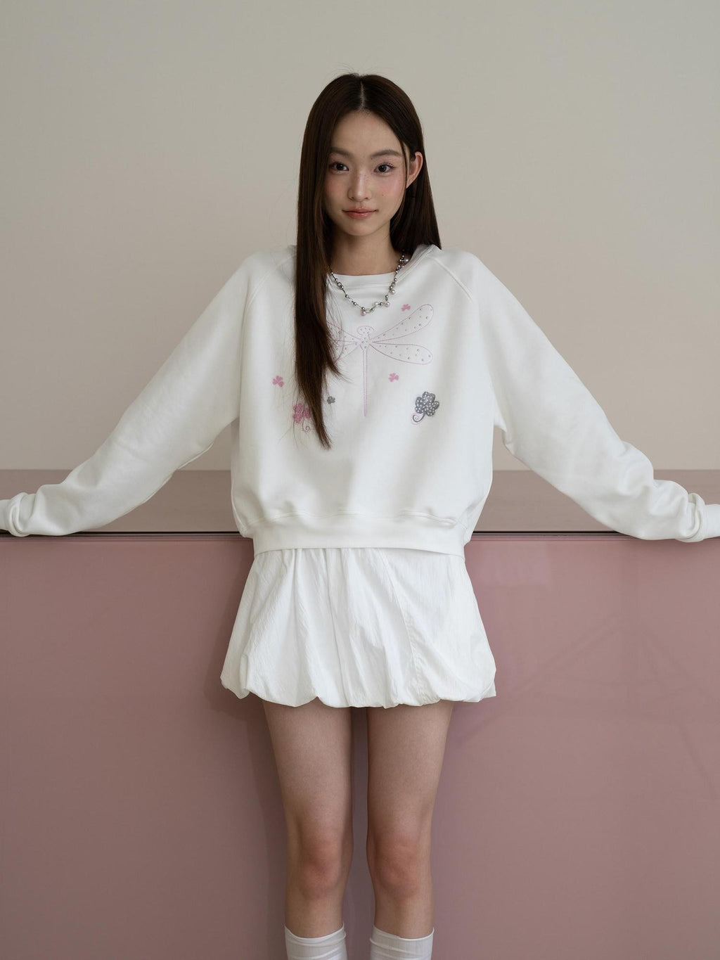 THELIGHT OFFICIAL Cropped Topstitch Print Rhinestone Dragonfly Raglan Women's Cotton Sweatshirts