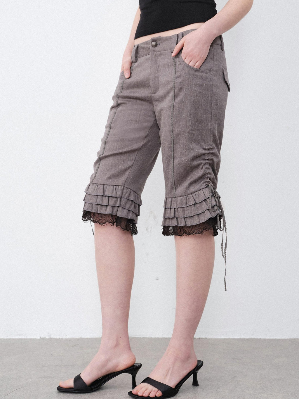 THELIGHT OFFICIAL Gray Lace Ruffle Patchwork Flared Hem Women's Polyester Short Trousers