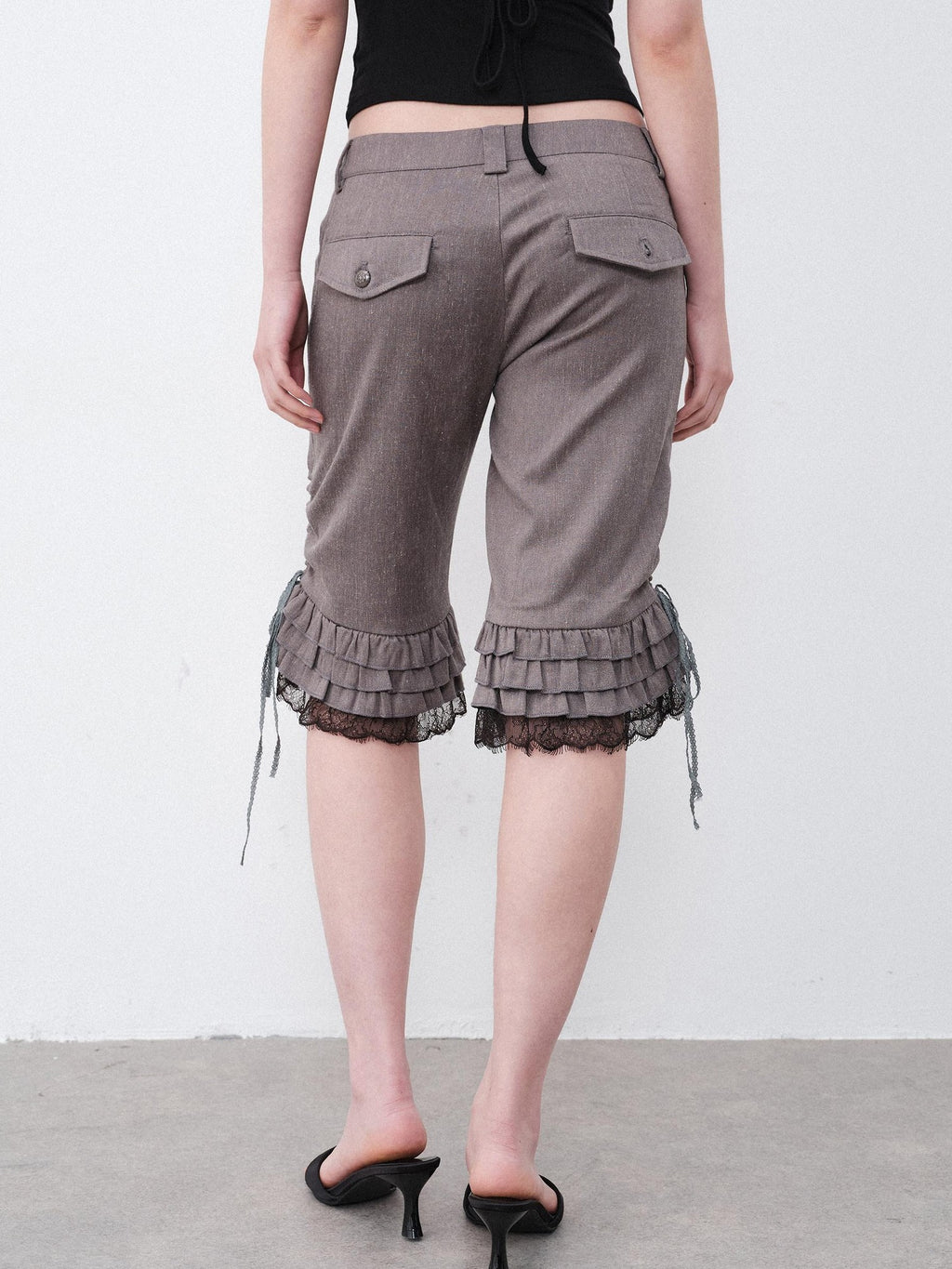 THELIGHT OFFICIAL Gray Lace Ruffle Patchwork Flared Hem Women's Polyester Short Trousers