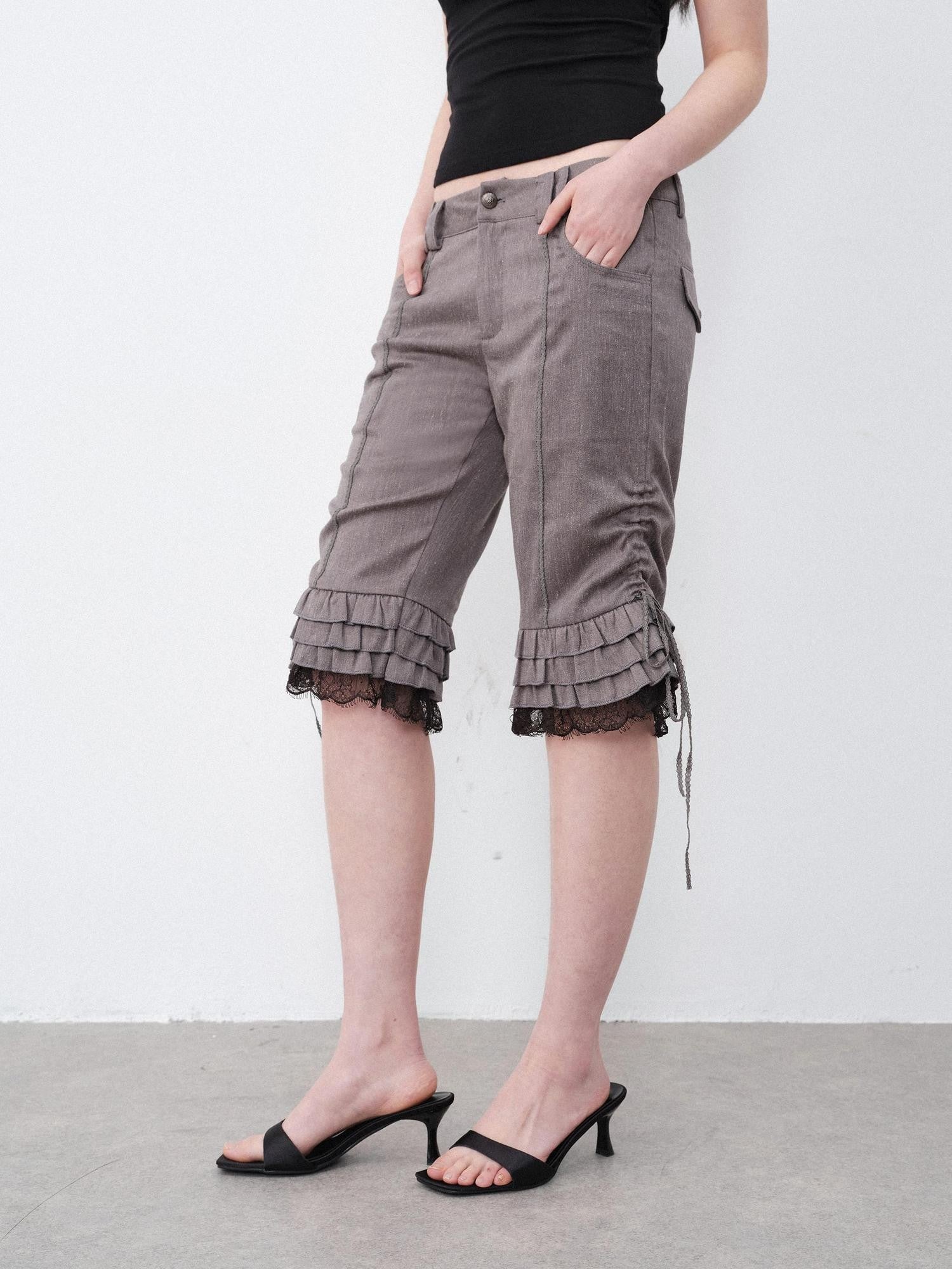 THELIGHT OFFICIAL Gray Lace Ruffle Patchwork Flared Hem Women's Polyester Short Trousers