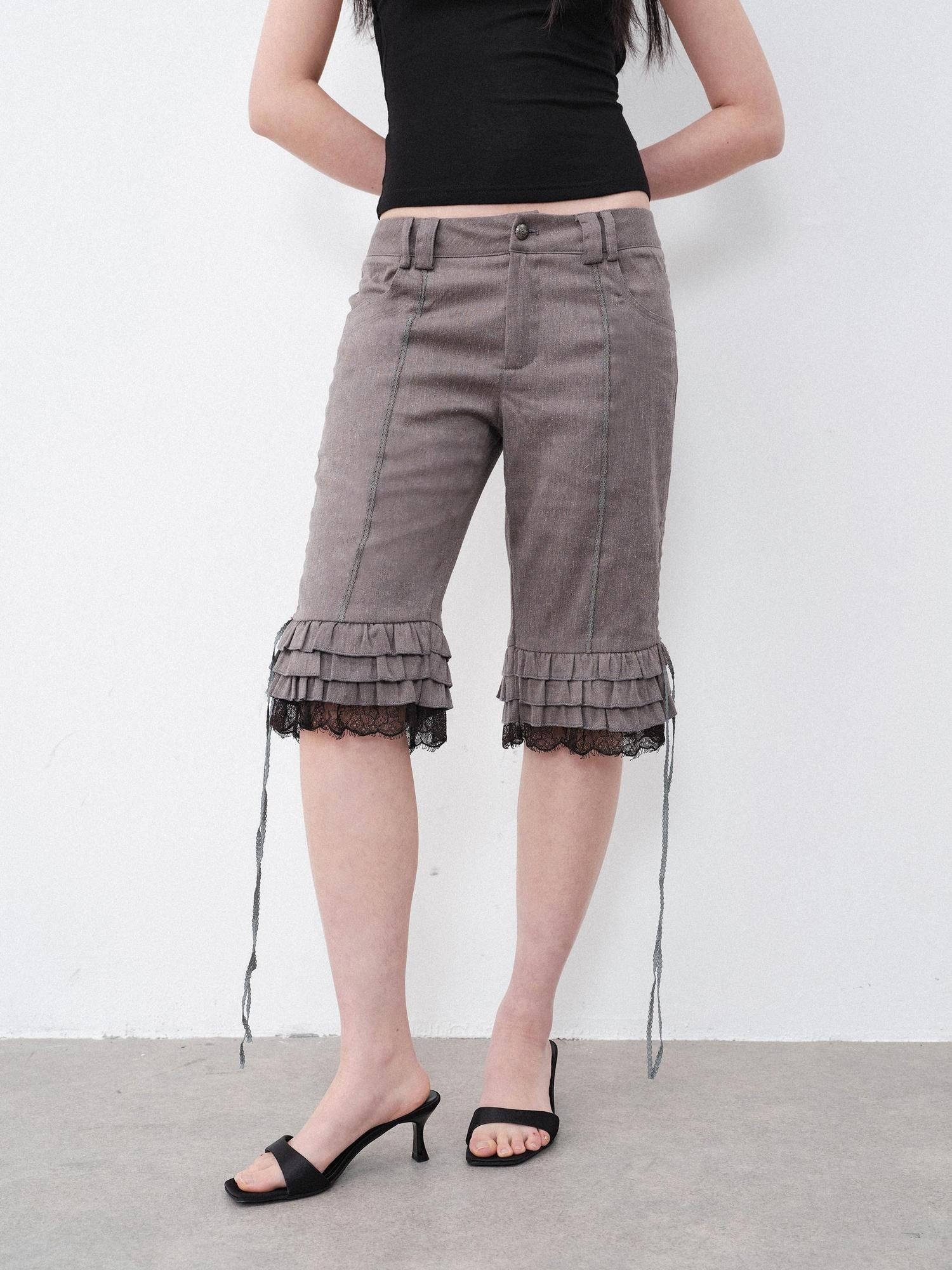 THELIGHT OFFICIAL Gray Lace Ruffle Patchwork Flared Hem Women's Polyester Short Trousers