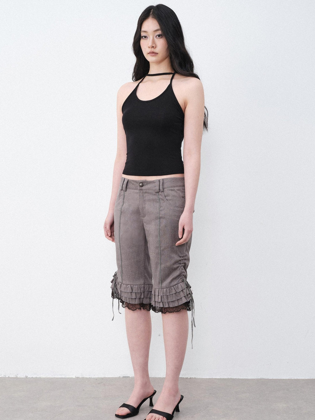 THELIGHT OFFICIAL Gray Lace Ruffle Patchwork Flared Hem Women's Polyester Short Trousers
