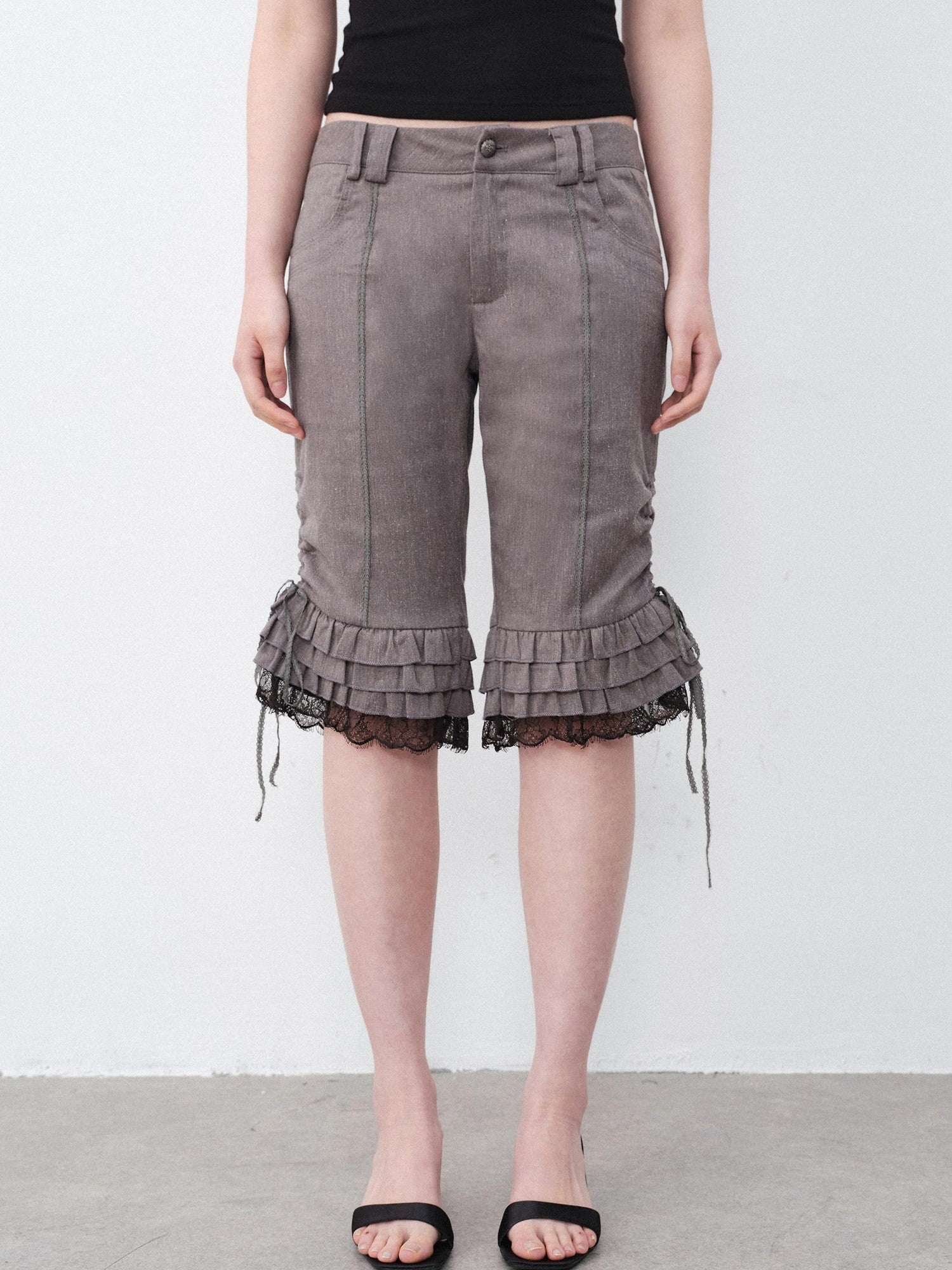 THELIGHT OFFICIAL Gray Lace Ruffle Patchwork Flared Hem Women's Polyester Short Trousers