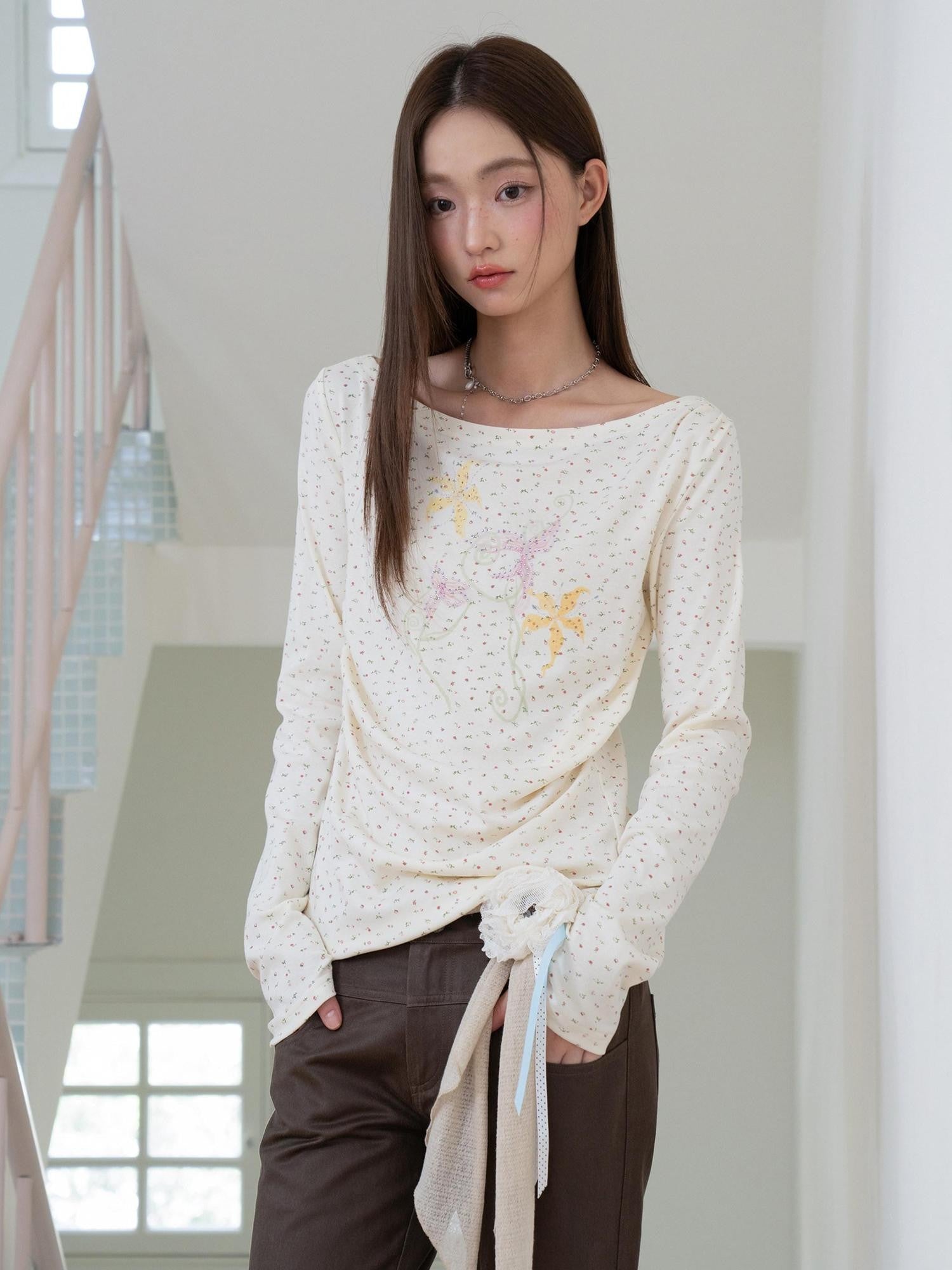 THELIGHT OFFICIAL Ivory Floral Ruching Waist Rhinestone Women's Long Sleeve T-shirts