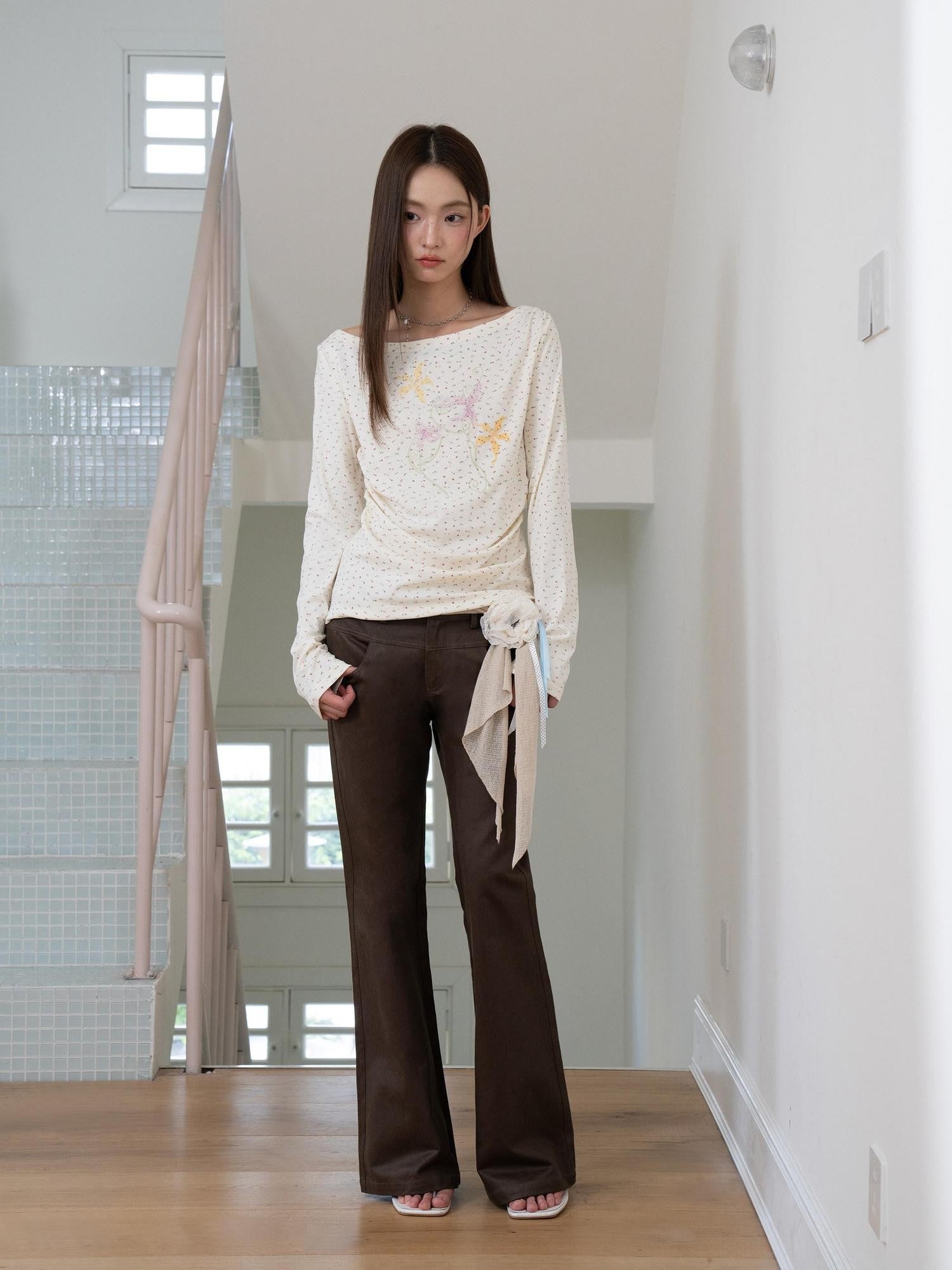 THELIGHT OFFICIAL Ivory Floral Ruching Waist Rhinestone Women's Long Sleeve T-shirts
