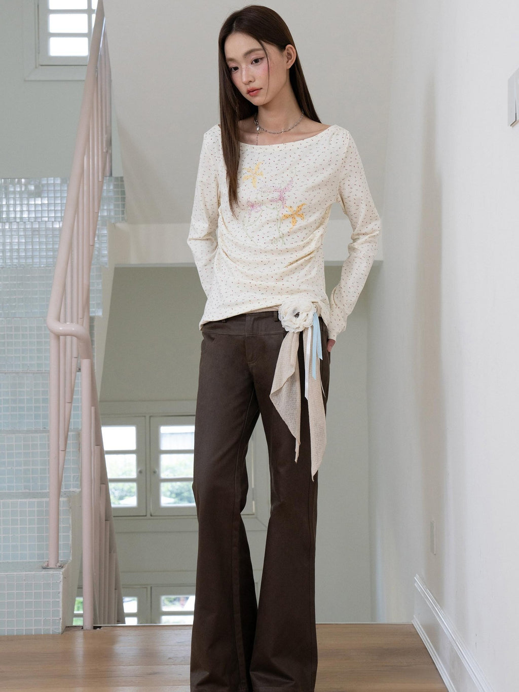 THELIGHT OFFICIAL Ivory Floral Ruching Waist Rhinestone Women's Long Sleeve T-shirts