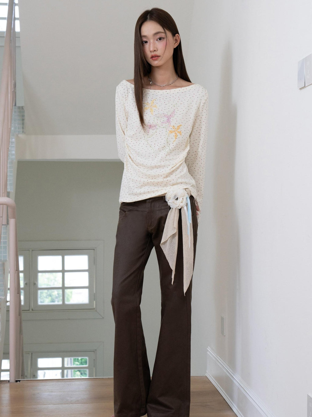 THELIGHT OFFICIAL Ivory Floral Ruching Waist Rhinestone Women's Long Sleeve T-shirts