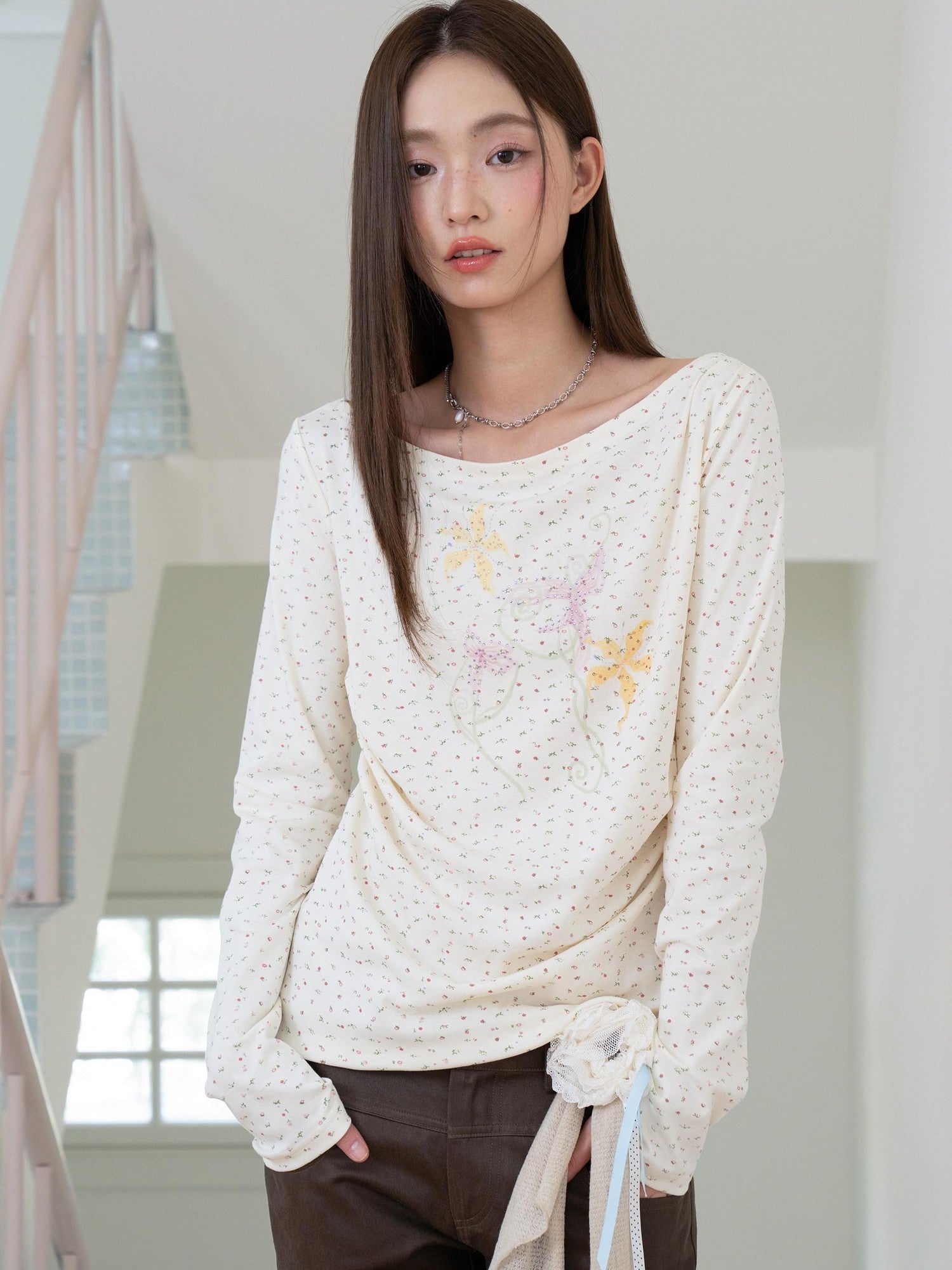 THELIGHT OFFICIAL Ivory Floral Ruching Waist Rhinestone Women's Long Sleeve T-shirts