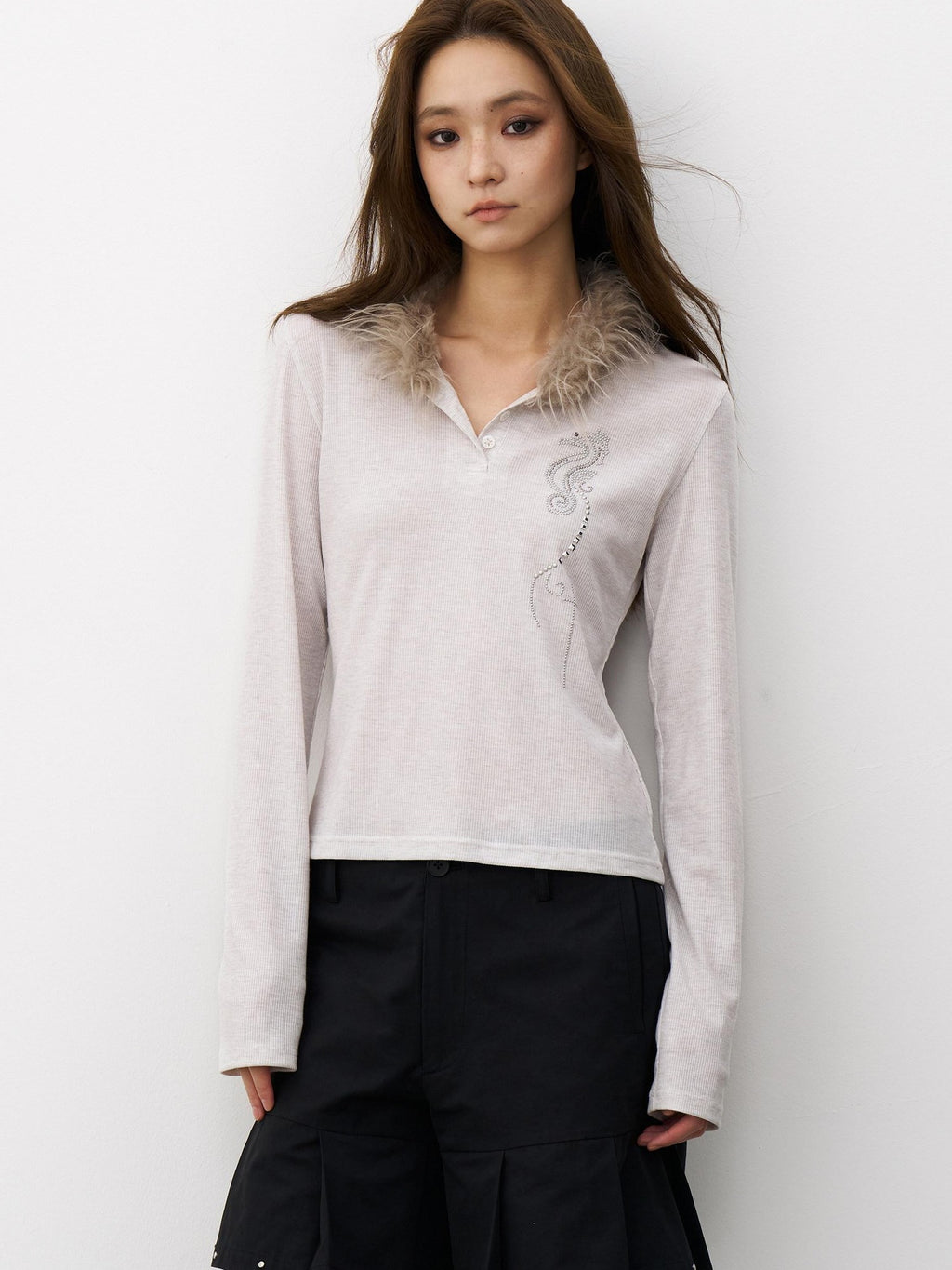 THELIGHT OFFICIAL Pale Lilac Seahorse Rhinestone Fur Collar Henley Women's Long Sleeve T-shirts