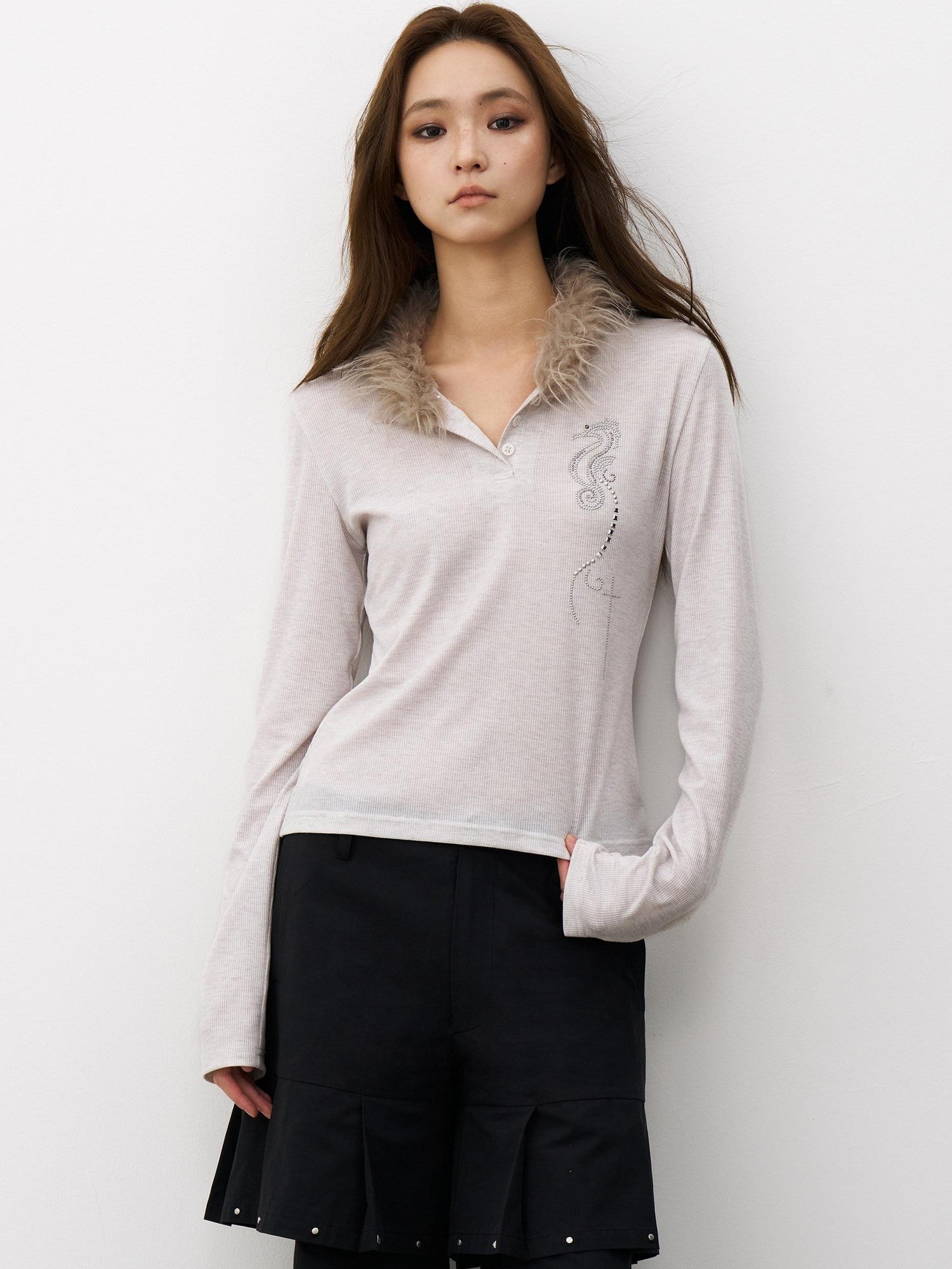 THELIGHT OFFICIAL Pale Lilac Seahorse Rhinestone Fur Collar Henley Women's Long Sleeve T-shirts