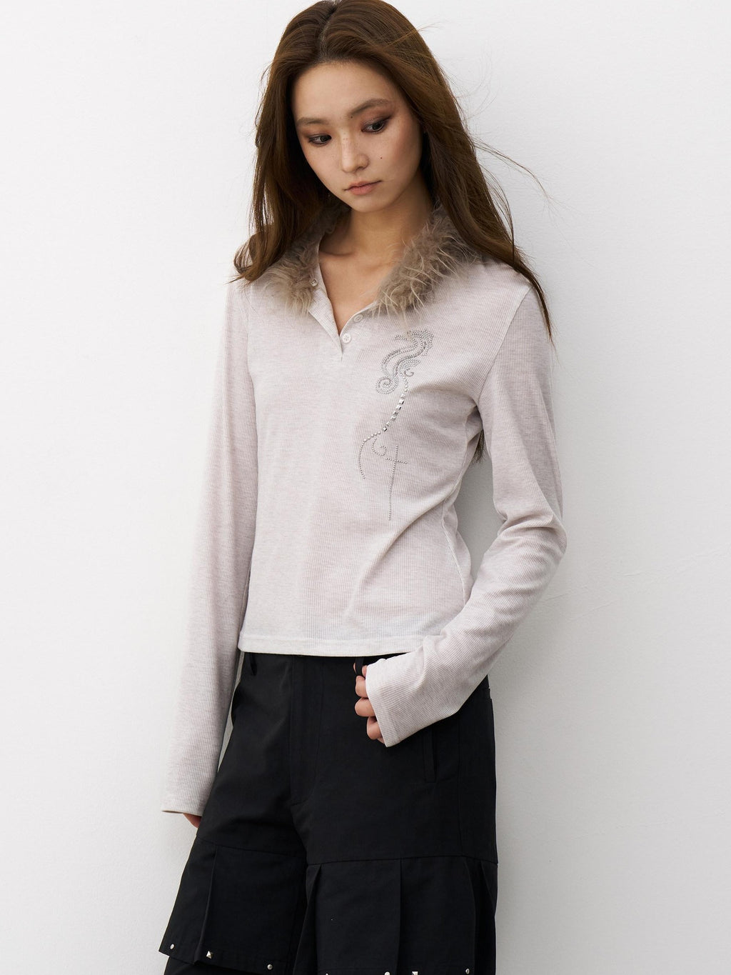 THELIGHT OFFICIAL Pale Lilac Seahorse Rhinestone Fur Collar Henley Women's Long Sleeve T-shirts