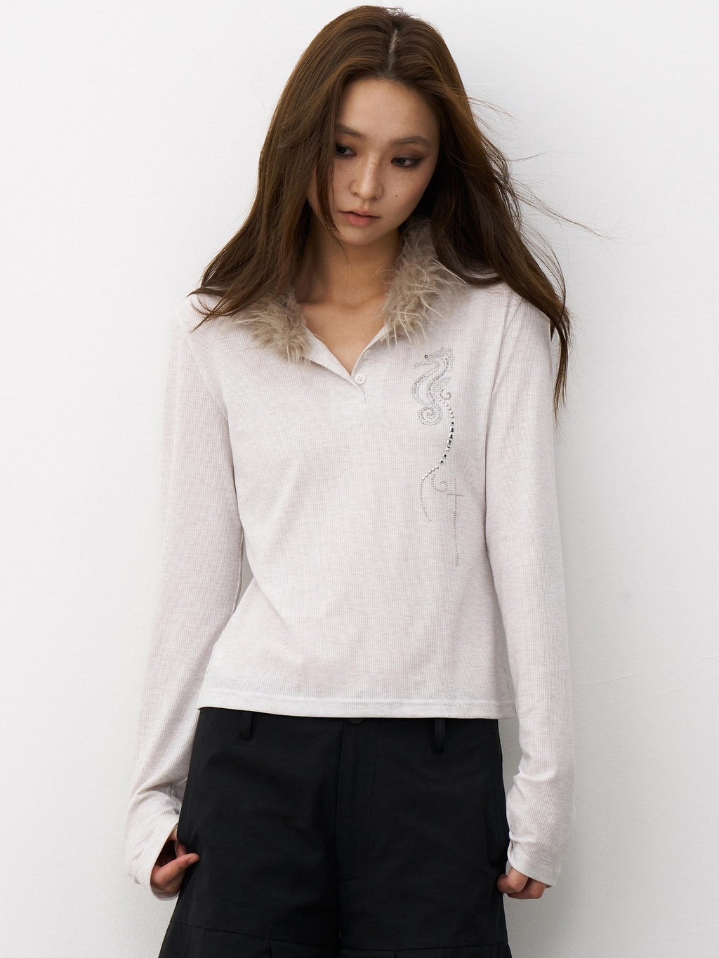 THELIGHT OFFICIAL Pale Lilac Seahorse Rhinestone Fur Collar Henley Women's Long Sleeve T-shirts