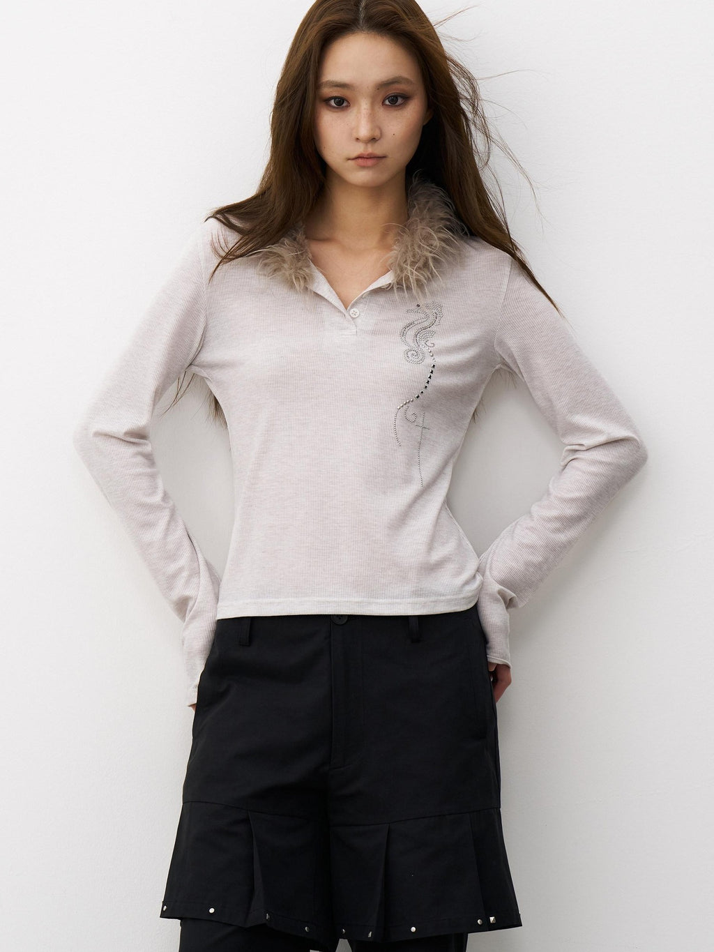 THELIGHT OFFICIAL Pale Lilac Seahorse Rhinestone Fur Collar Henley Women's Long Sleeve T-shirts