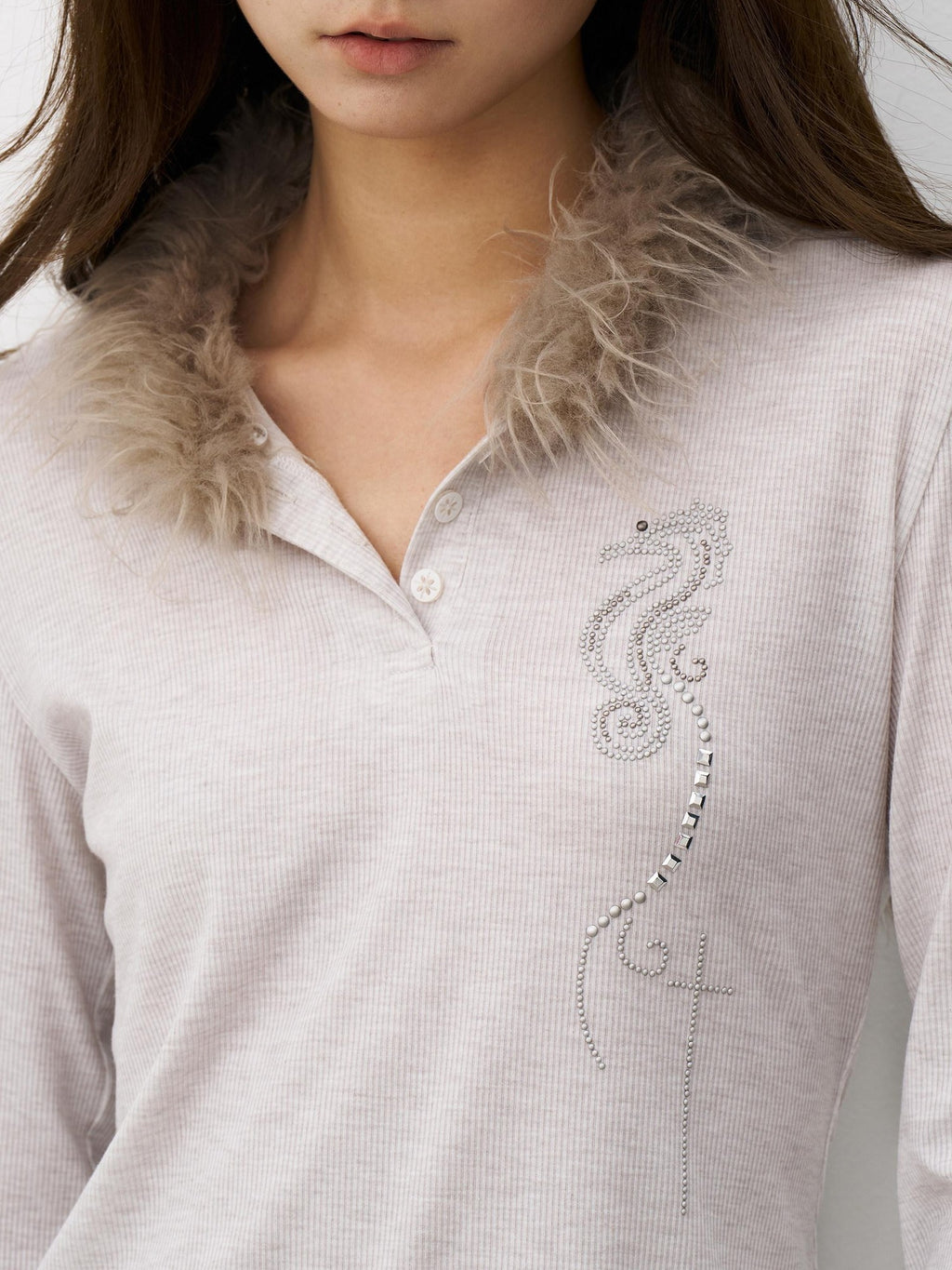 THELIGHT OFFICIAL Pale Lilac Seahorse Rhinestone Fur Collar Henley Women's Long Sleeve T-shirts
