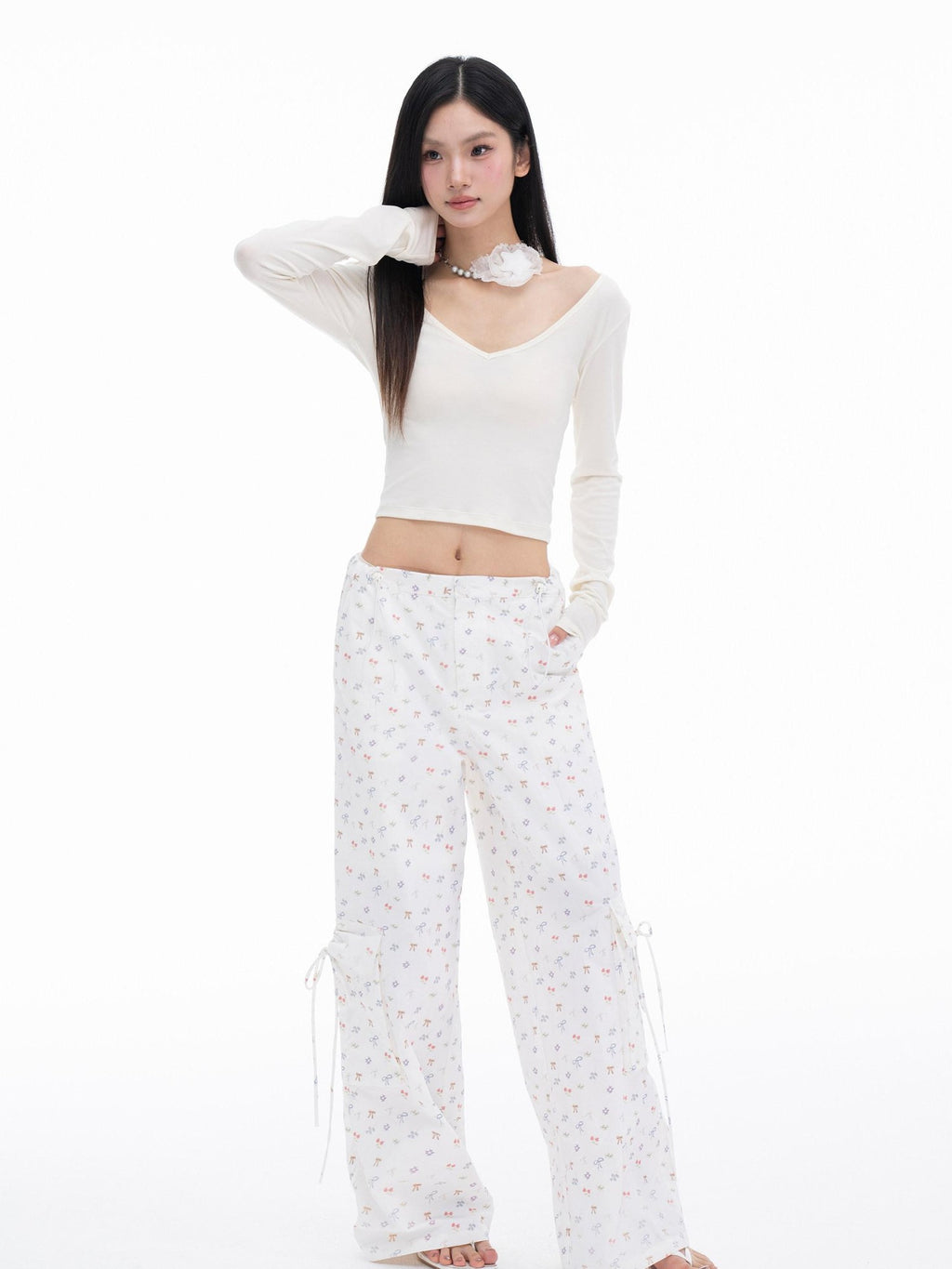 THELIGHT OFFICIAL White Printed Floral Bow Cargo Pockets Straight Loose Women's Nylon Chinos