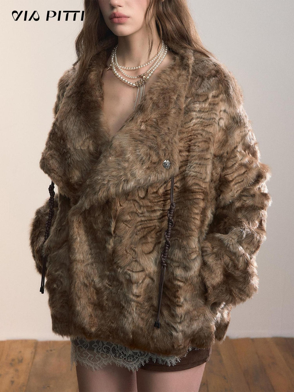 ViaPitti Textured Oversized Lapel Faux Fur Women's Short Coats