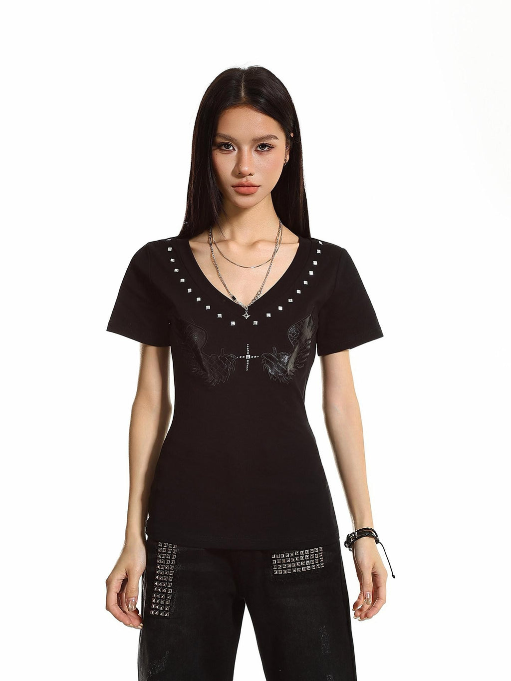 XPKAEAX Retro Wing Embroidered Studded V-neck Women's Short Sleeve T-shirts