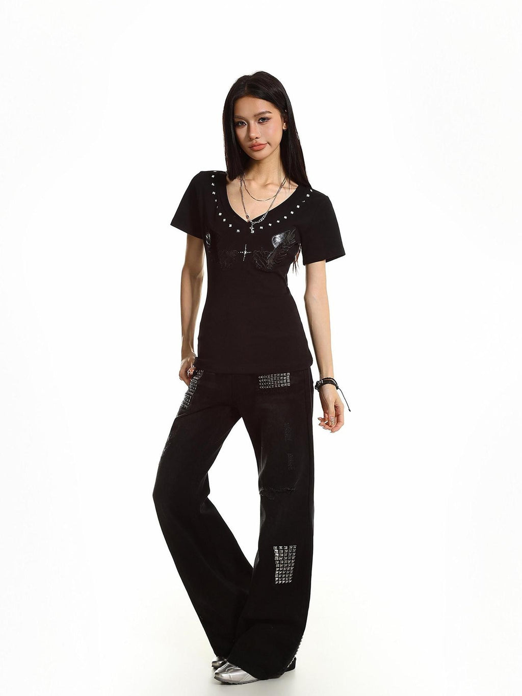 XPKAEAX Retro Wing Embroidered Studded V-neck Women's Short Sleeve T-shirts