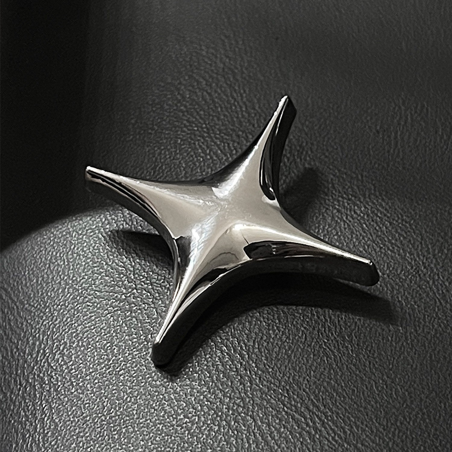 YUBABY_3d_Metal_Four_Pointed_Star_Women's_Electroplated_Bright_Silver_Brooches_684499157153_MISSTT