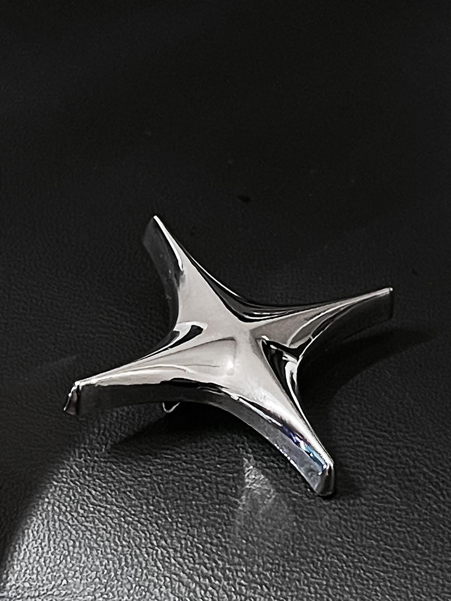 YUBABY 3d Metal Four Pointed Star Women's Electroplated Bright Silver Brooches
