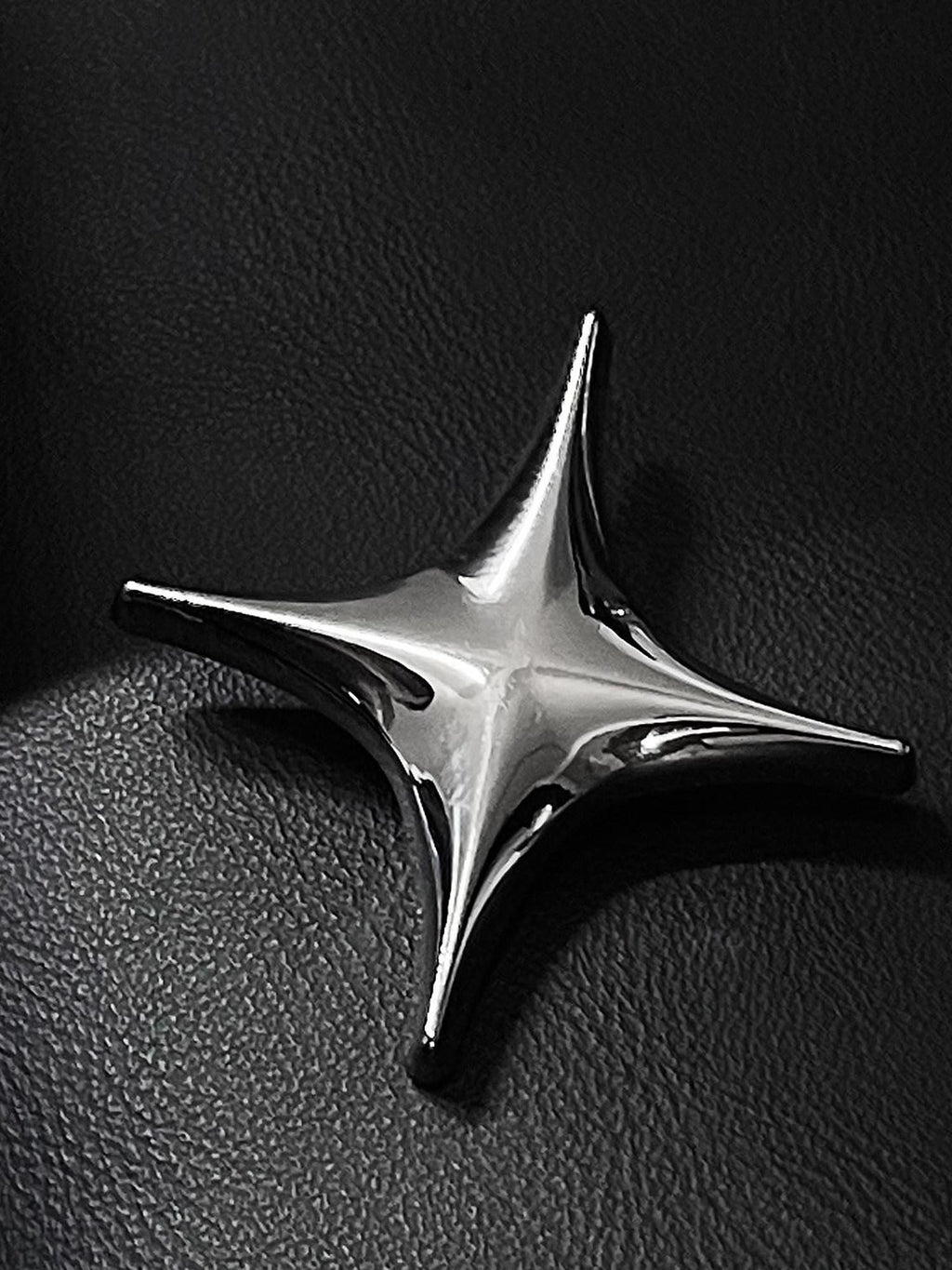 YUBABY 3d Metal Four Pointed Star Women's Electroplated Bright Silver Brooches