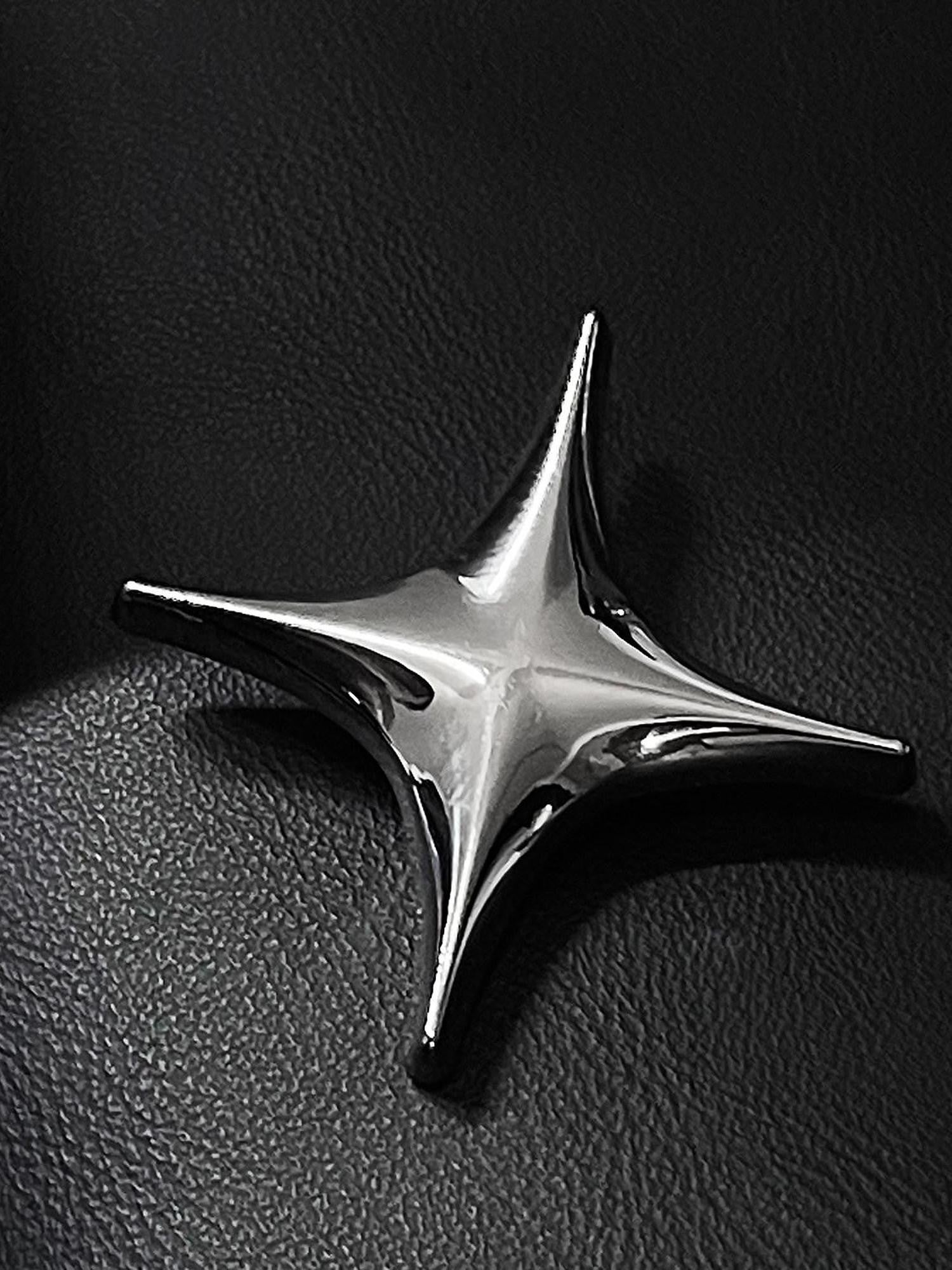 YUBABY 3d Metal Four Pointed Star Women's Electroplated Bright Silver Brooches