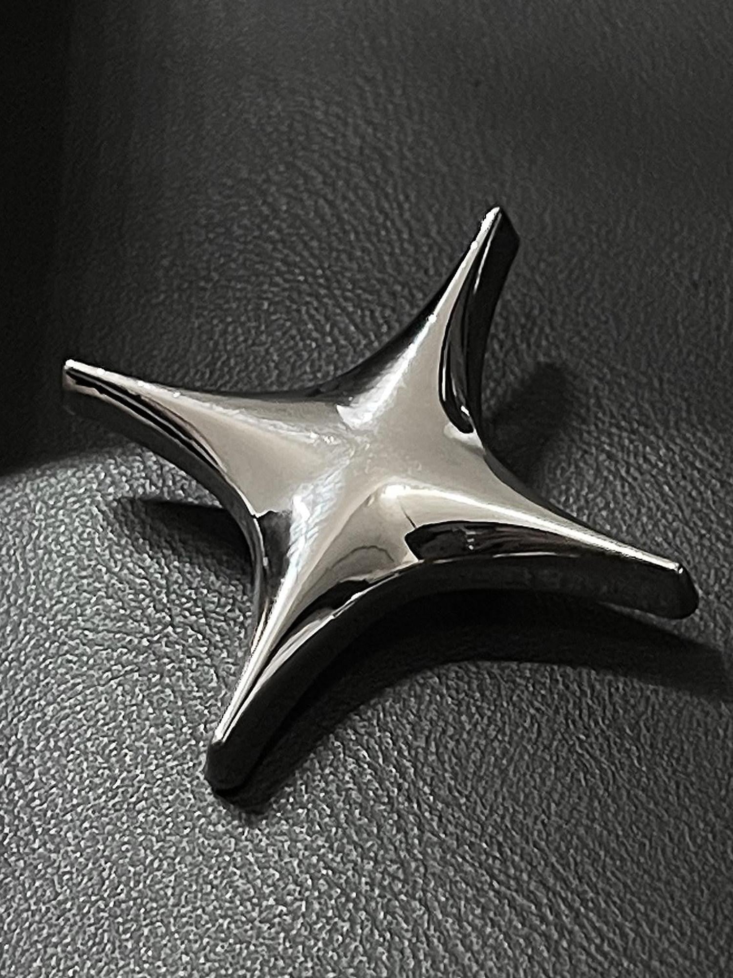 YUBABY 3d Metal Four Pointed Star Women's Electroplated Bright Silver Brooches