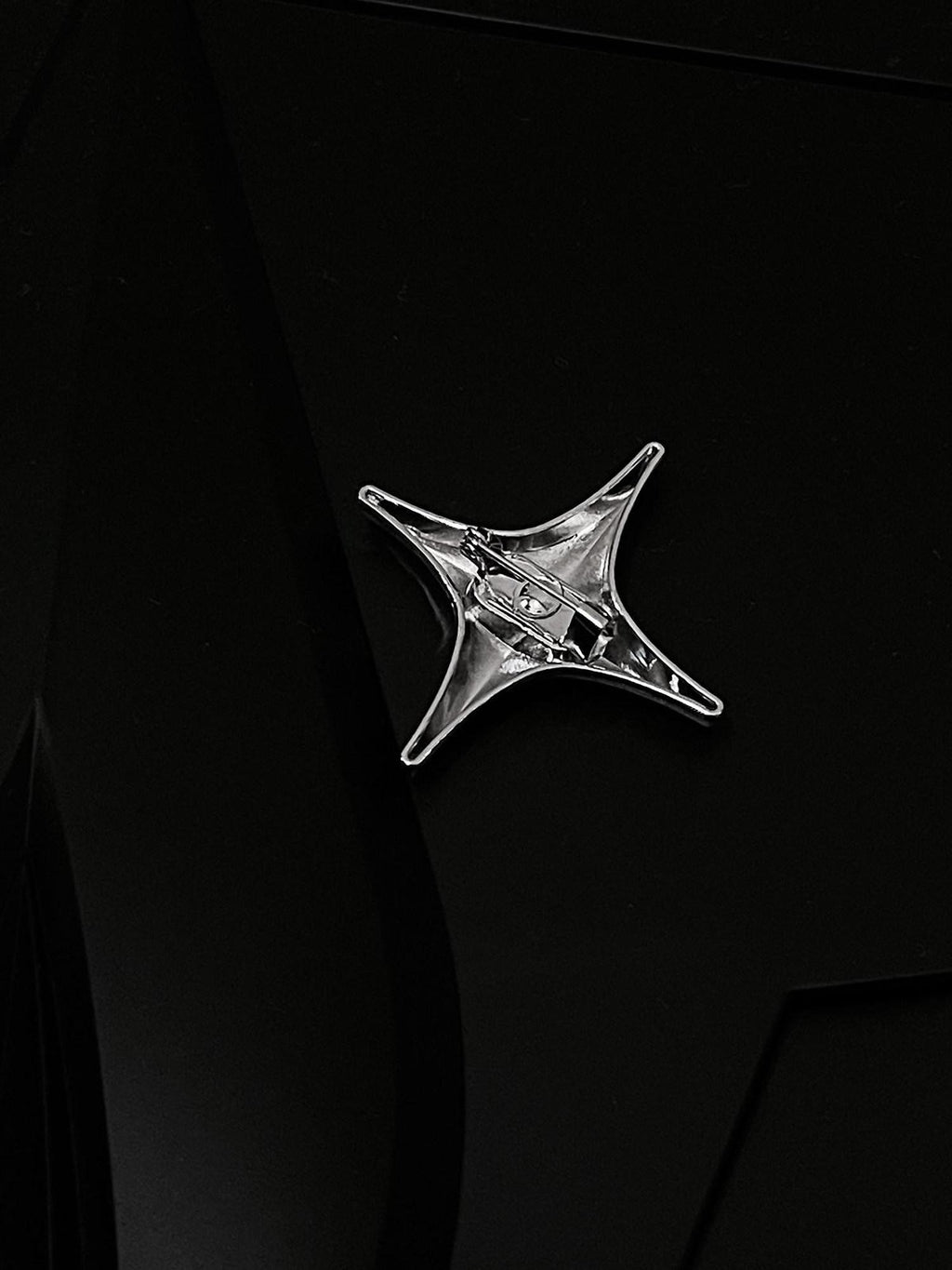 YUBABY 3d Metal Four Pointed Star Women's Electroplated Bright Silver Brooches
