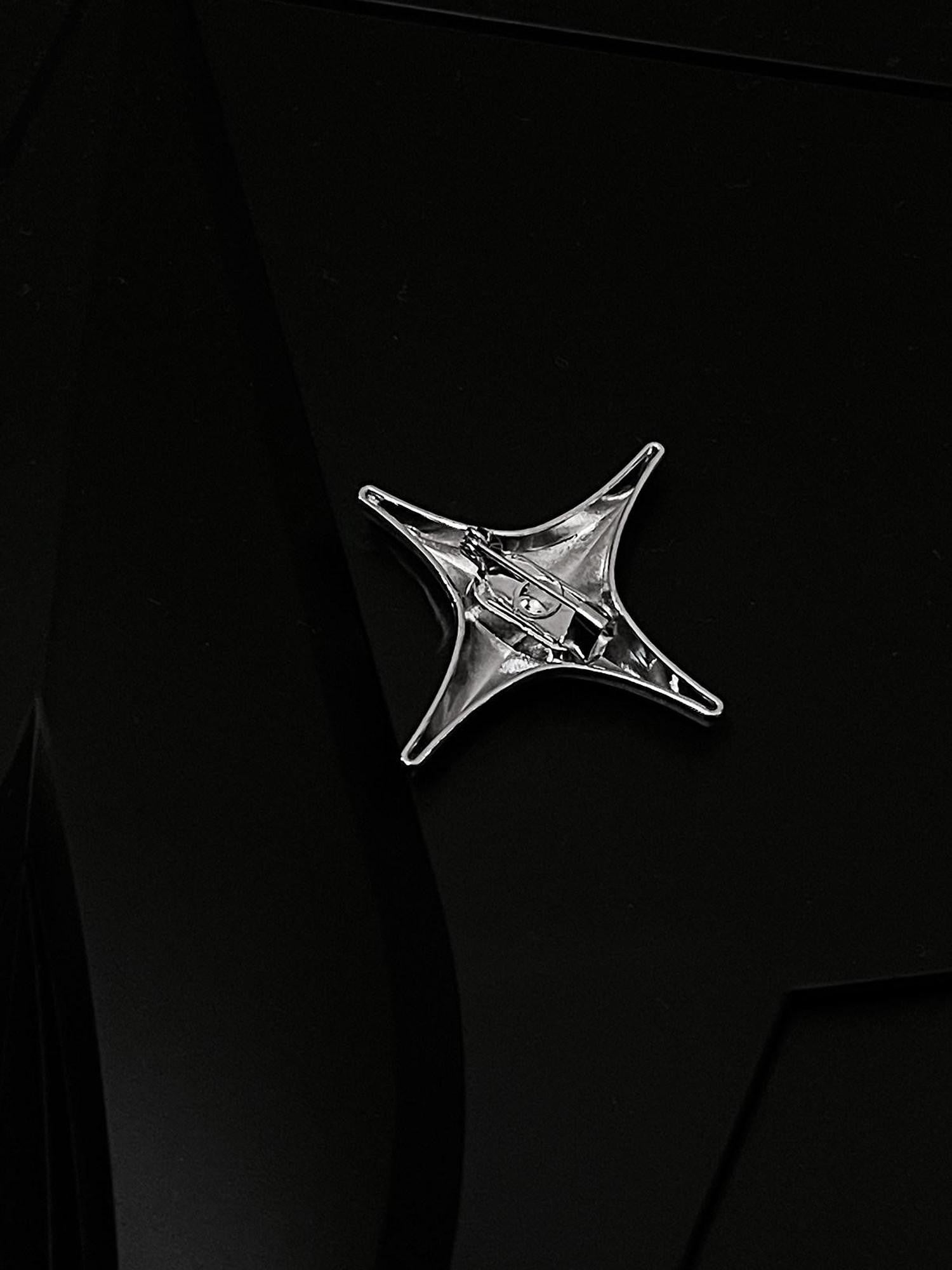 YUBABY 3d Metal Four Pointed Star Women's Electroplated Bright Silver Brooches