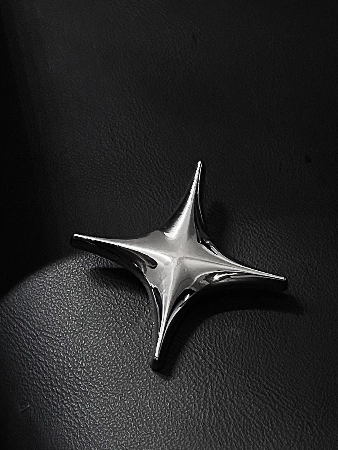 YUBABY 3d Metal Four Pointed Star Women's Electroplated Bright Silver Brooches