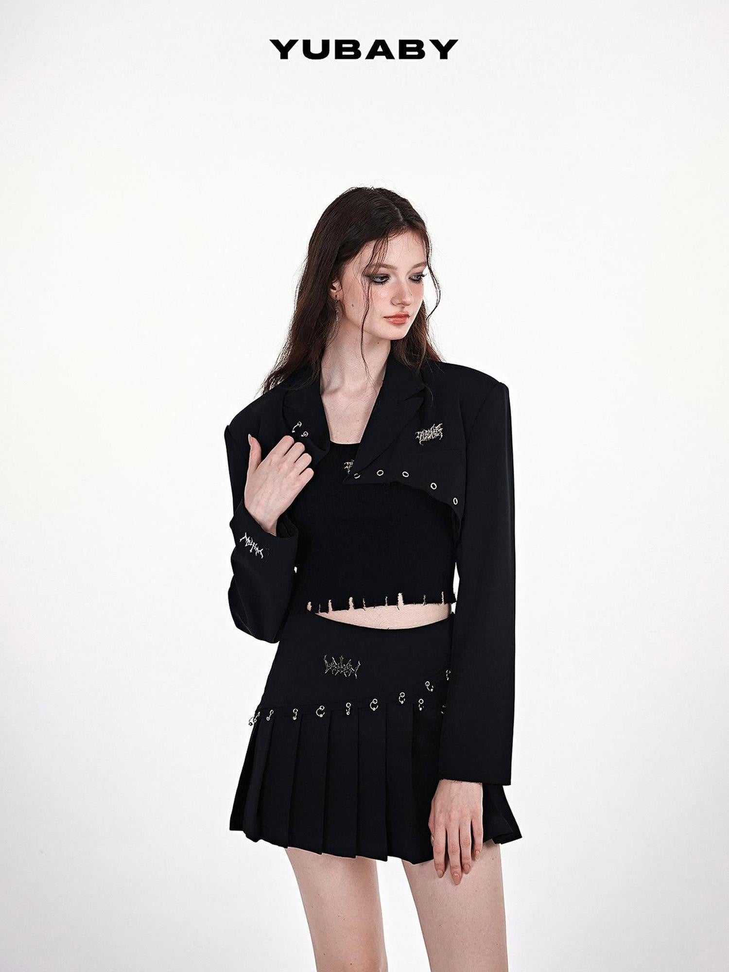 YUBABY Black Pleated Punk Mid Waist Strap O Ring Women's Polyester Mini Skirts