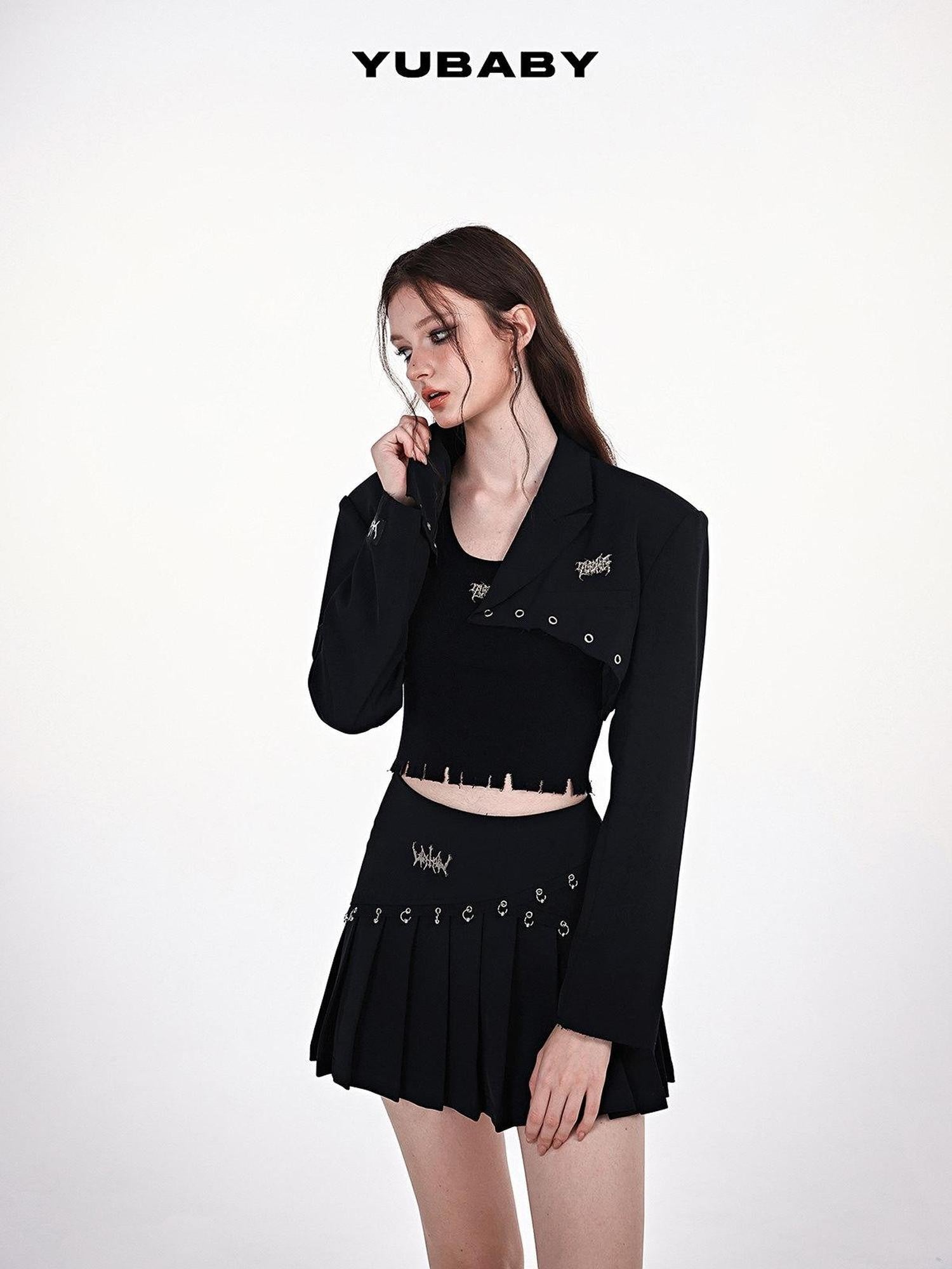 YUBABY Black Pleated Punk Mid Waist Strap O Ring Women's Polyester Mini Skirts