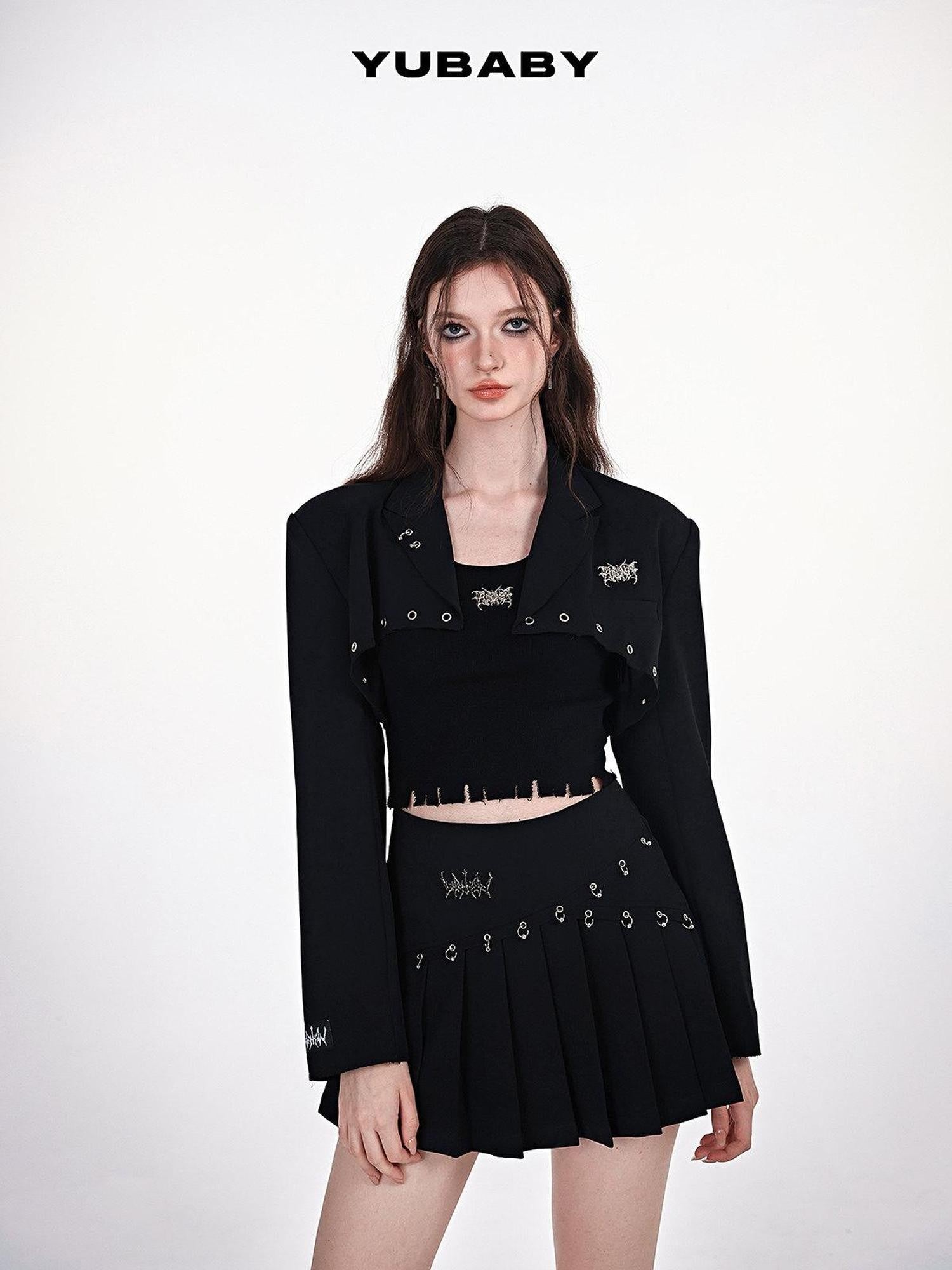 YUBABY Black Pleated Punk Mid Waist Strap O Ring Women's Polyester Mini Skirts