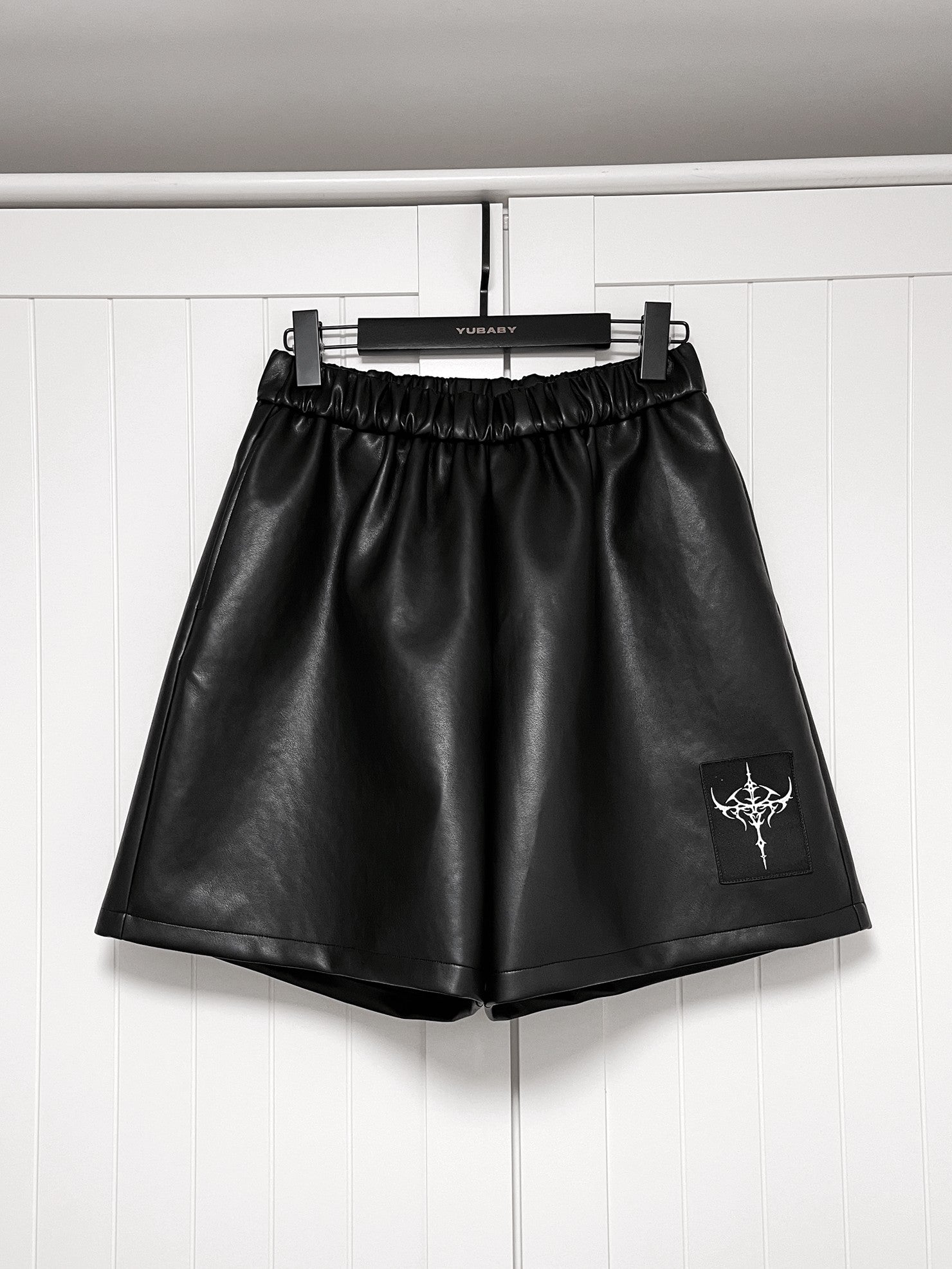 YUBABY Dark Gothic Applique 3d Cross Ultra Wide Leg Women's Pu Leather Short Trousers
