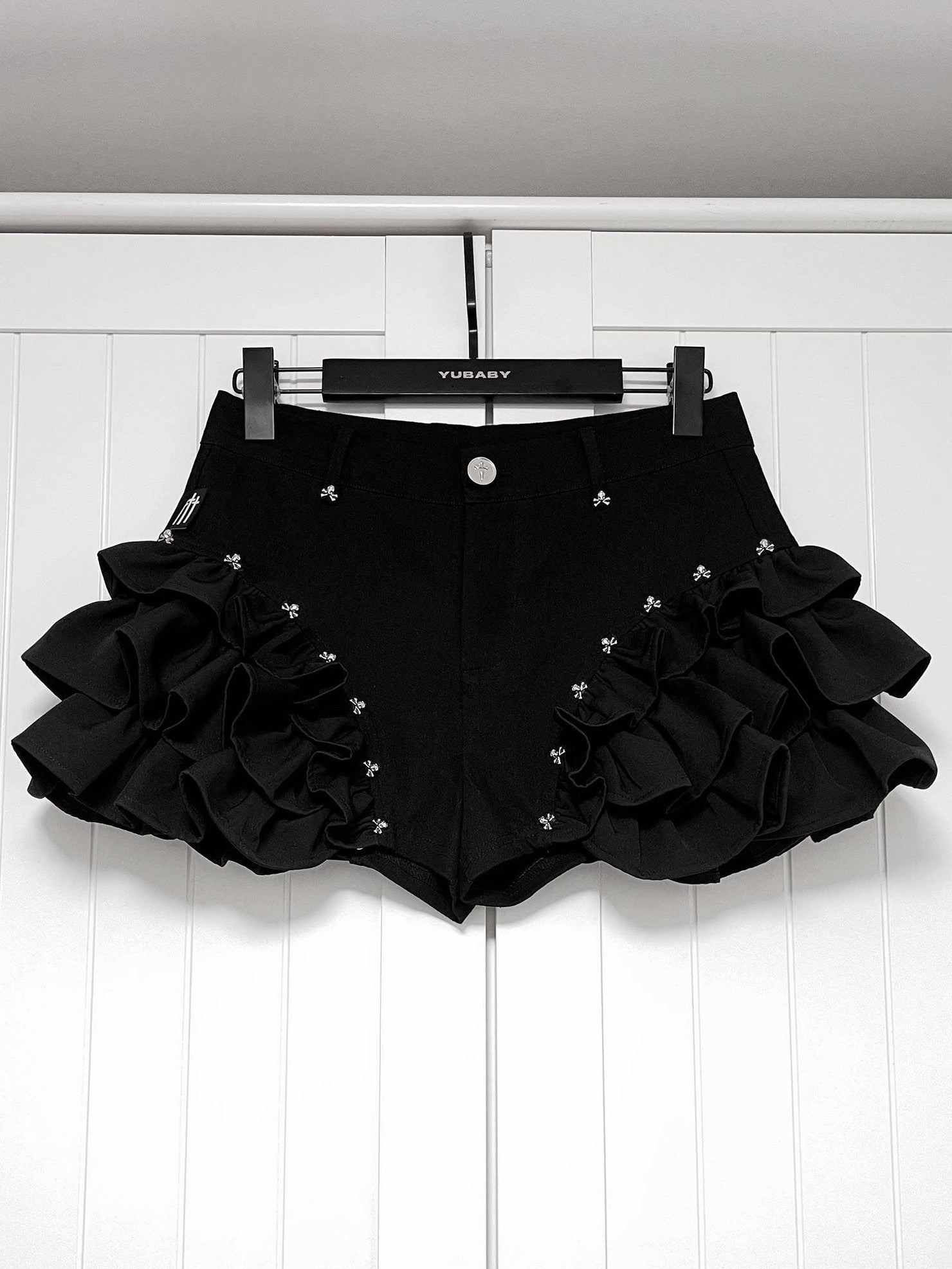 YUBABY Puffy Large Lace Wavy Layered Ruffle Gothic Mid Rise Women's Denim Skorts