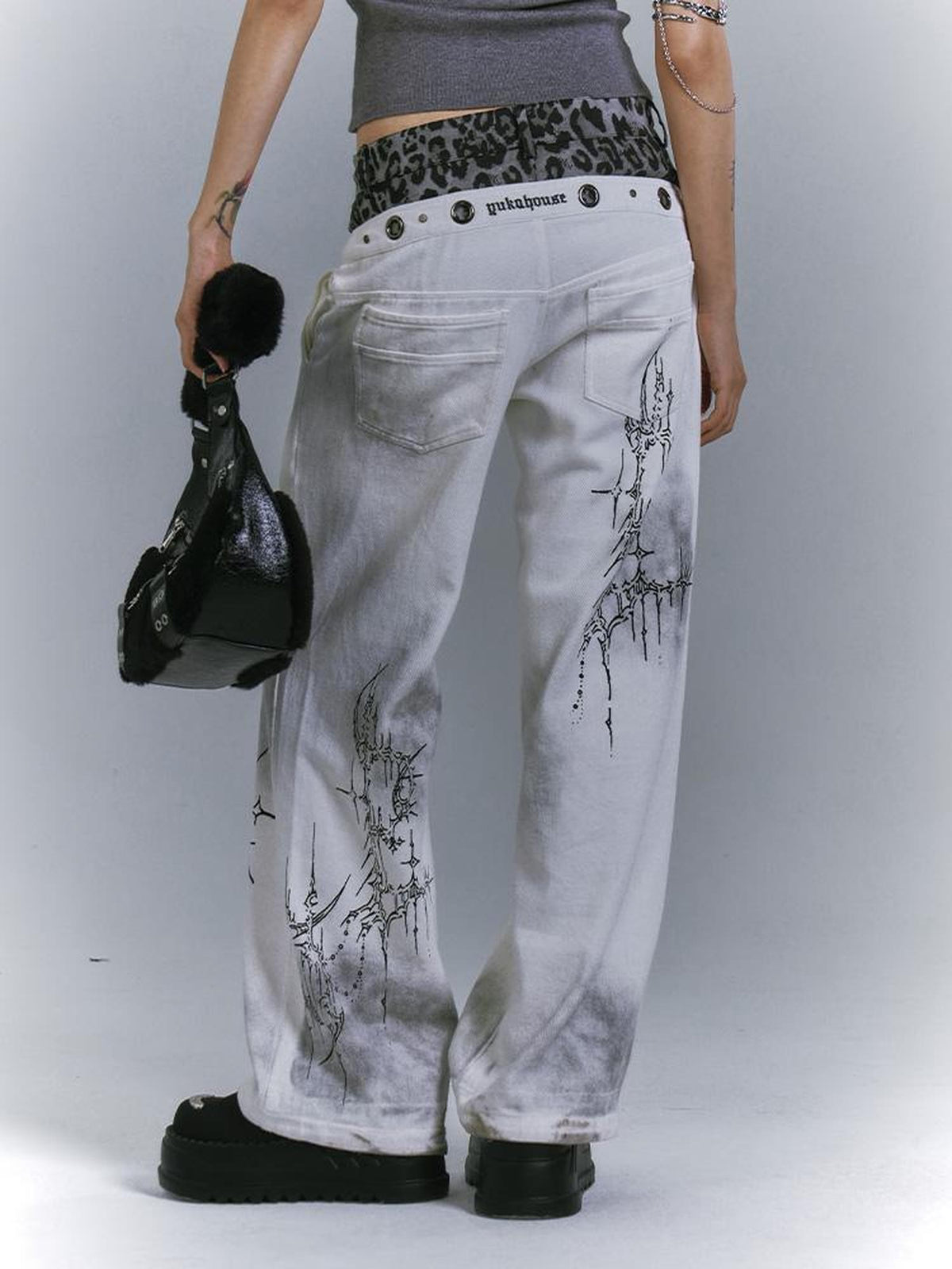 YUKAHOUSE Distressed Graffiti Print Loose Fit Women's Cotton Straight Jeans