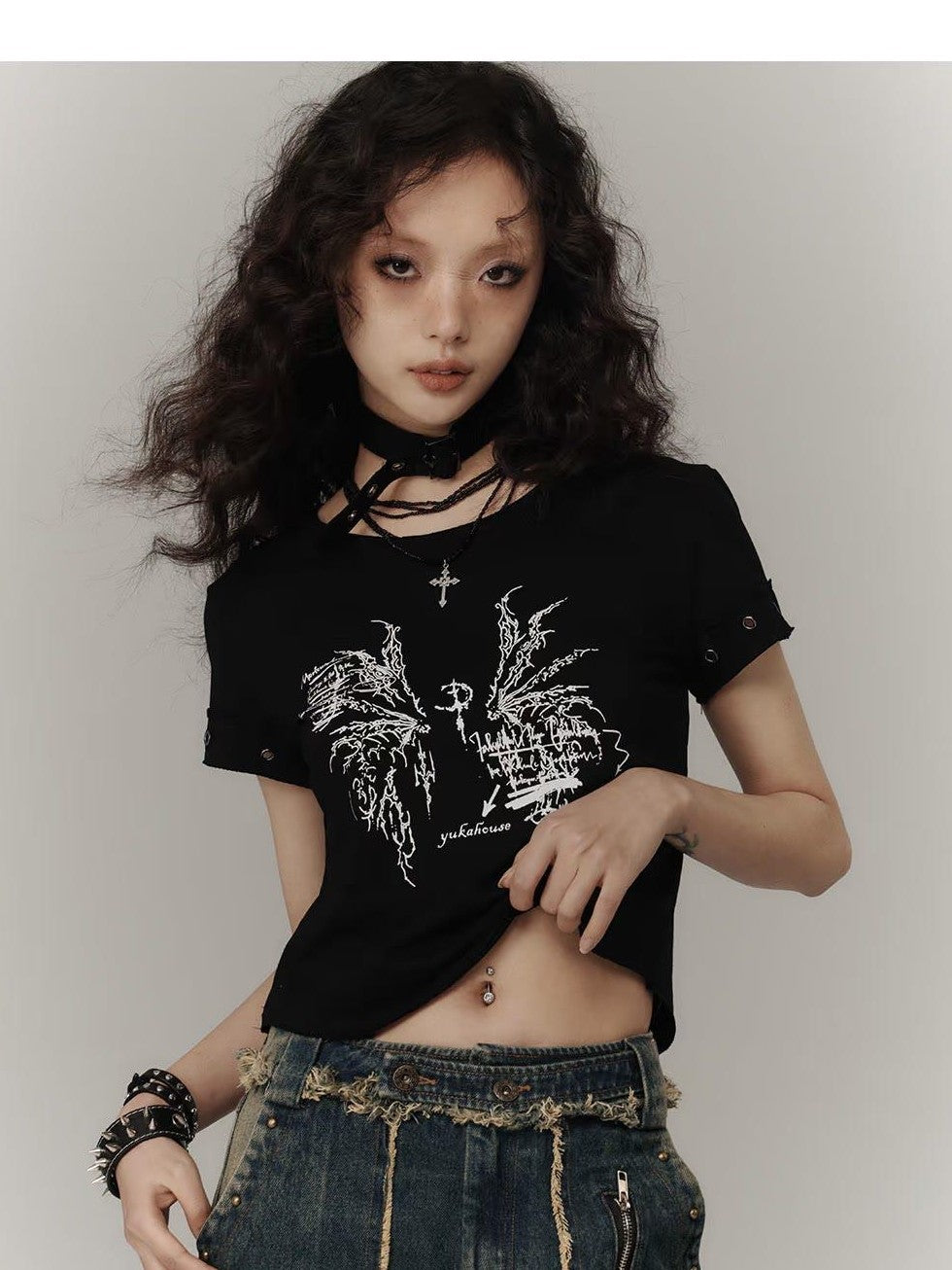 YUKAHOUSE Punk Black Wing Print Slim Fit Short Sleeve Round Neck Women's Cotton Crop Tops