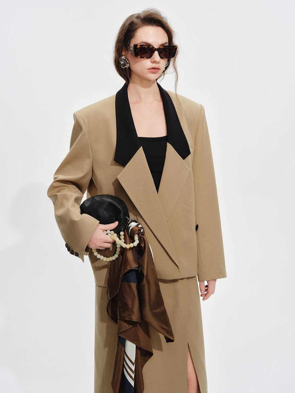 audreyyang Khaki Contrast Lapel Blazer Slit Loose Fit Long Sleeve Women Top & Skirt Sets